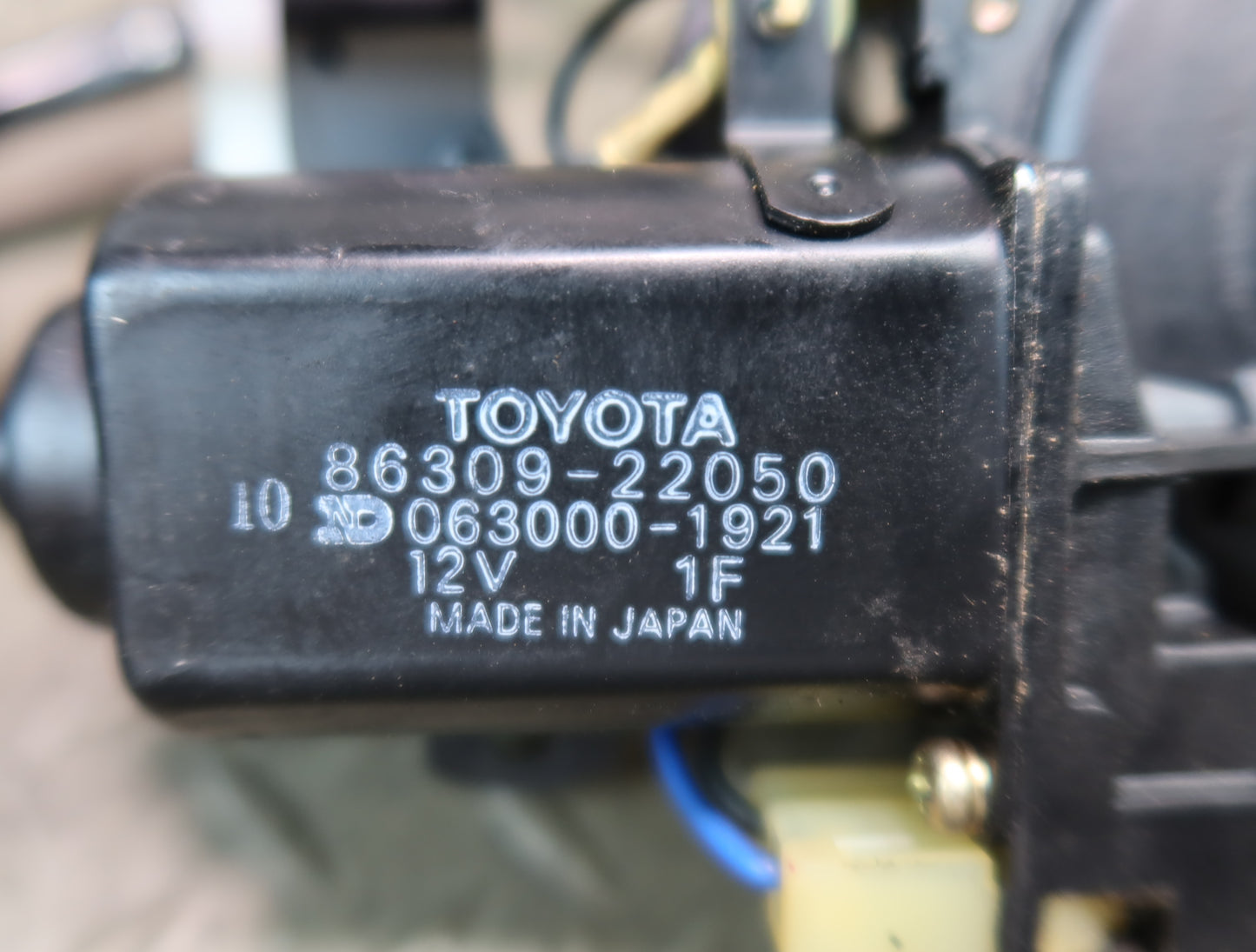 84-88 Toyota Cressida MX73 Sedan Radio Power Antenna w Motor Assembly OEM