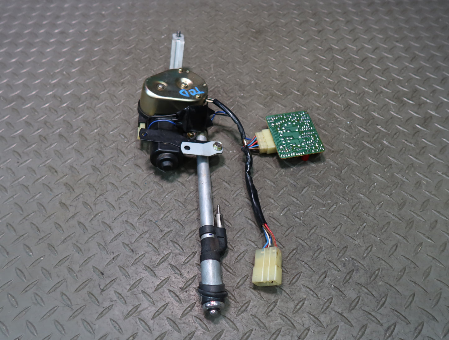 84-88 Toyota Cressida MX73 Sedan Radio Power Antenna w Motor Assembly OEM