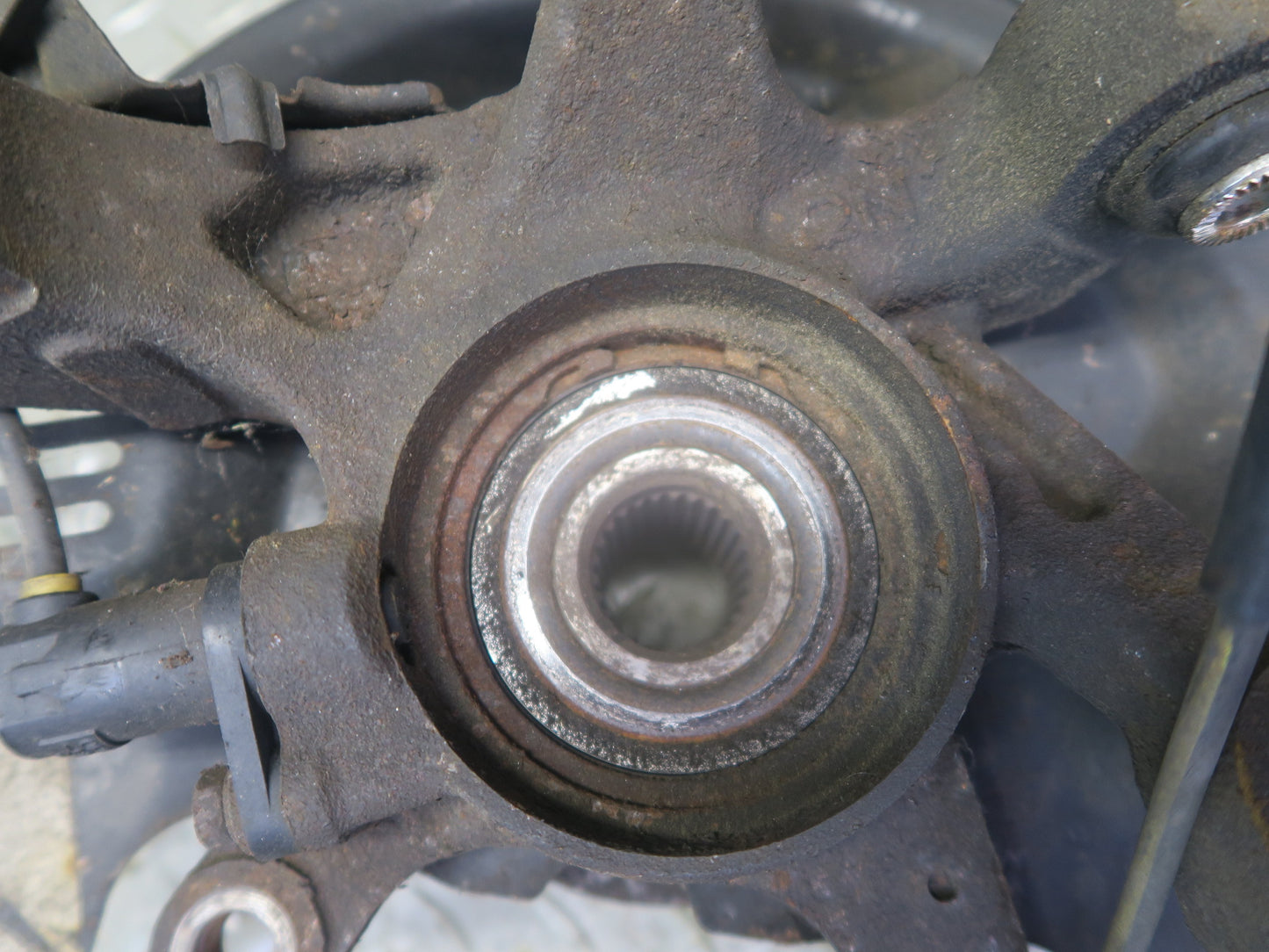 00-05 Toyota MR2 Spyder ZZW30L Rear Right Spindle Knuckle Wheel Hub Bearing OEM