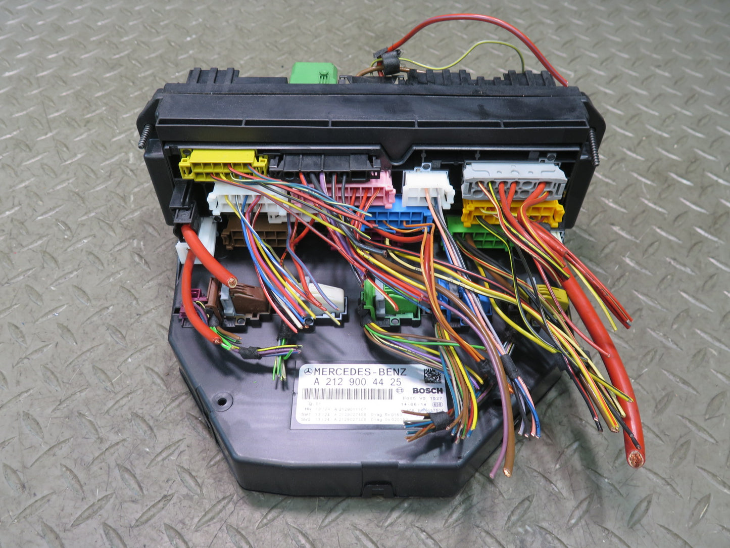 2012-2016 Mercedes R172 SLK Front SAM Module Relay Fuse Box Assembly A2129004425