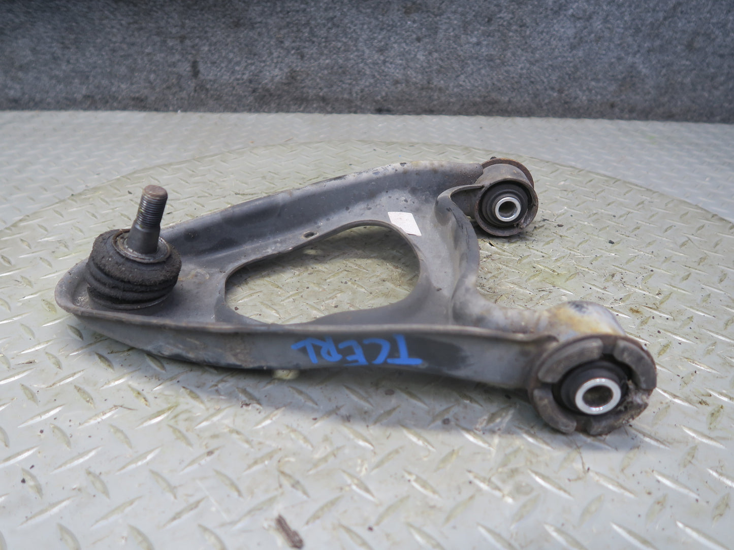 95-97 Toyota Celsior Lexus LS400 Rear Left Upper & Lower Control Arm Set OEM