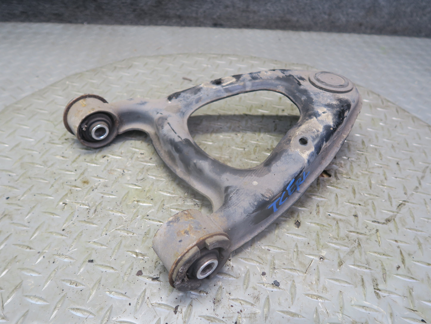 95-97 Toyota Celsior Lexus LS400 Rear Left Upper & Lower Control Arm Set OEM