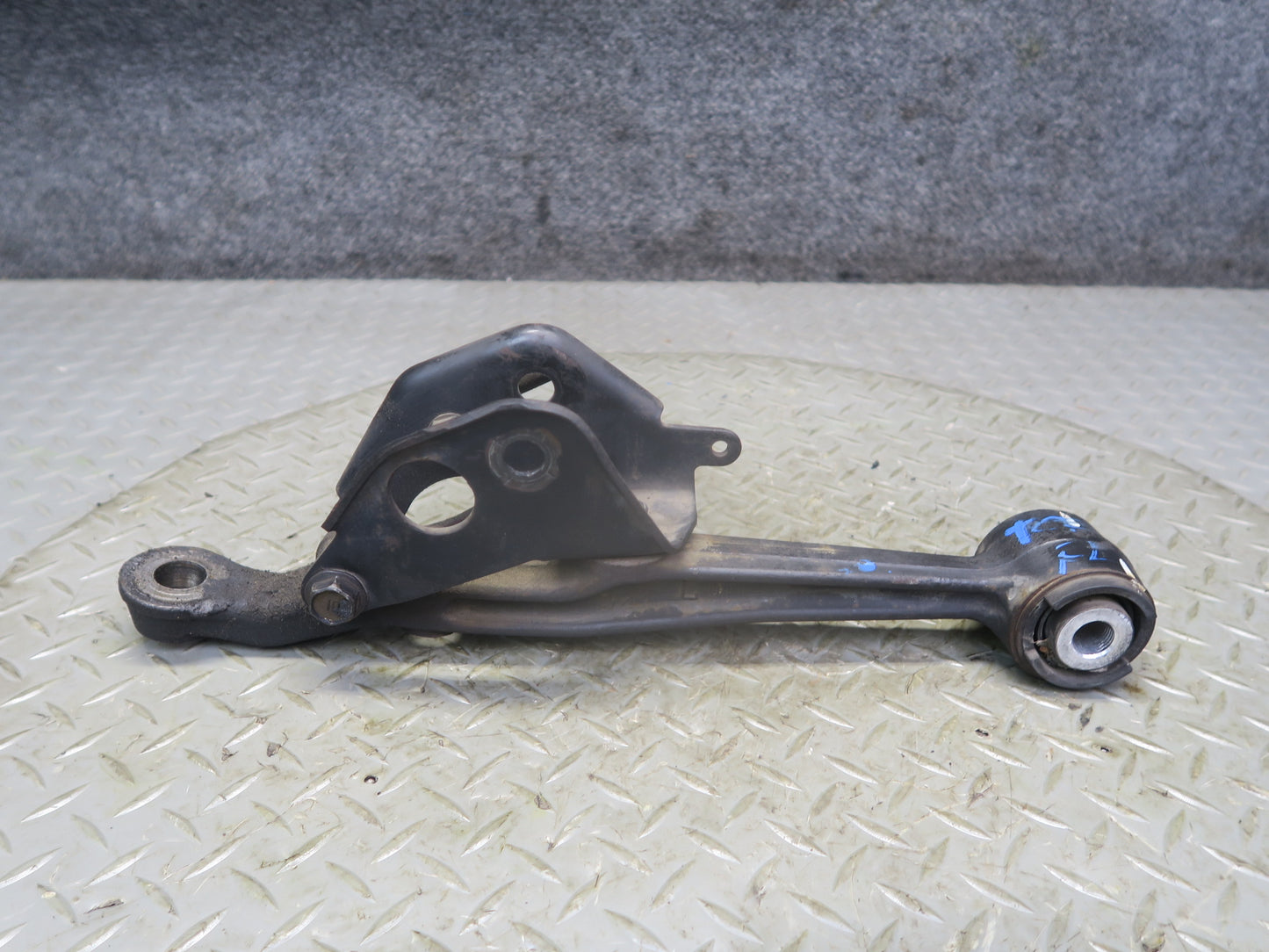 95-00 Toyota Celsior Lexus LS400 Set of 2 Front Left Lower Control Arm OEM
