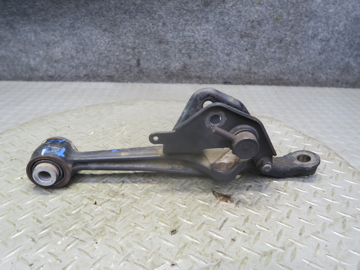 95-00 Toyota Celsior Lexus LS400 Set of 2 Front Left Lower Control Arm OEM