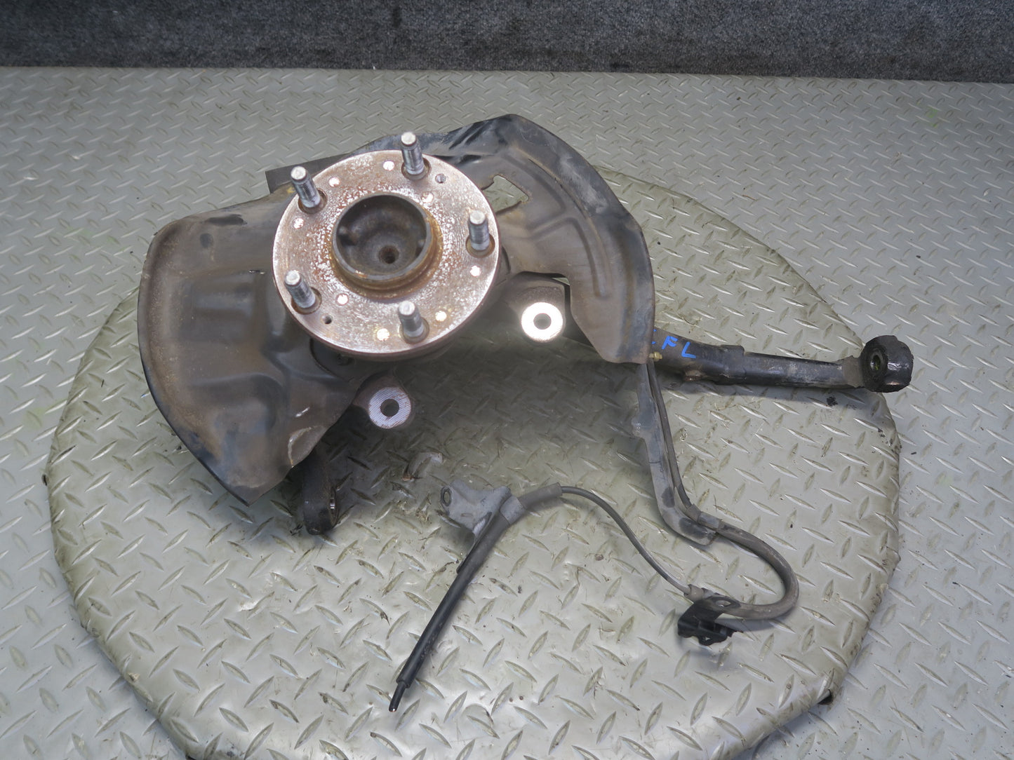 95-97 Toyota Celsior Lexus LS400 UCF20 Front Left Knuckle Wheel Hub Bearing OEM