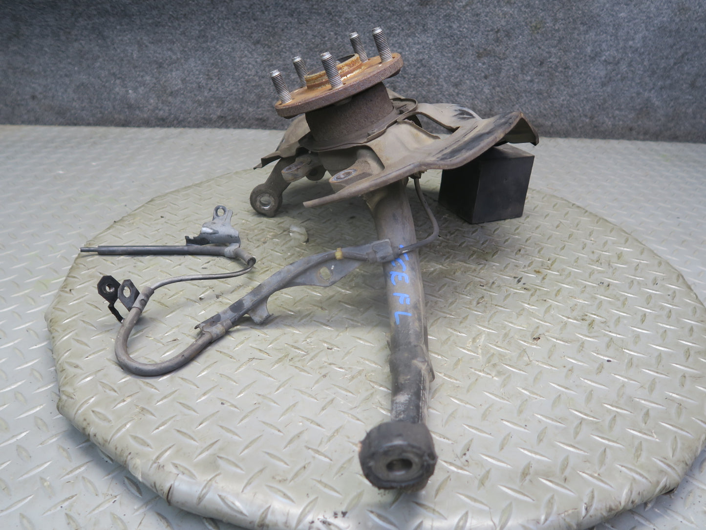 95-97 Toyota Celsior Lexus LS400 UCF20 Front Left Knuckle Wheel Hub Bearing OEM