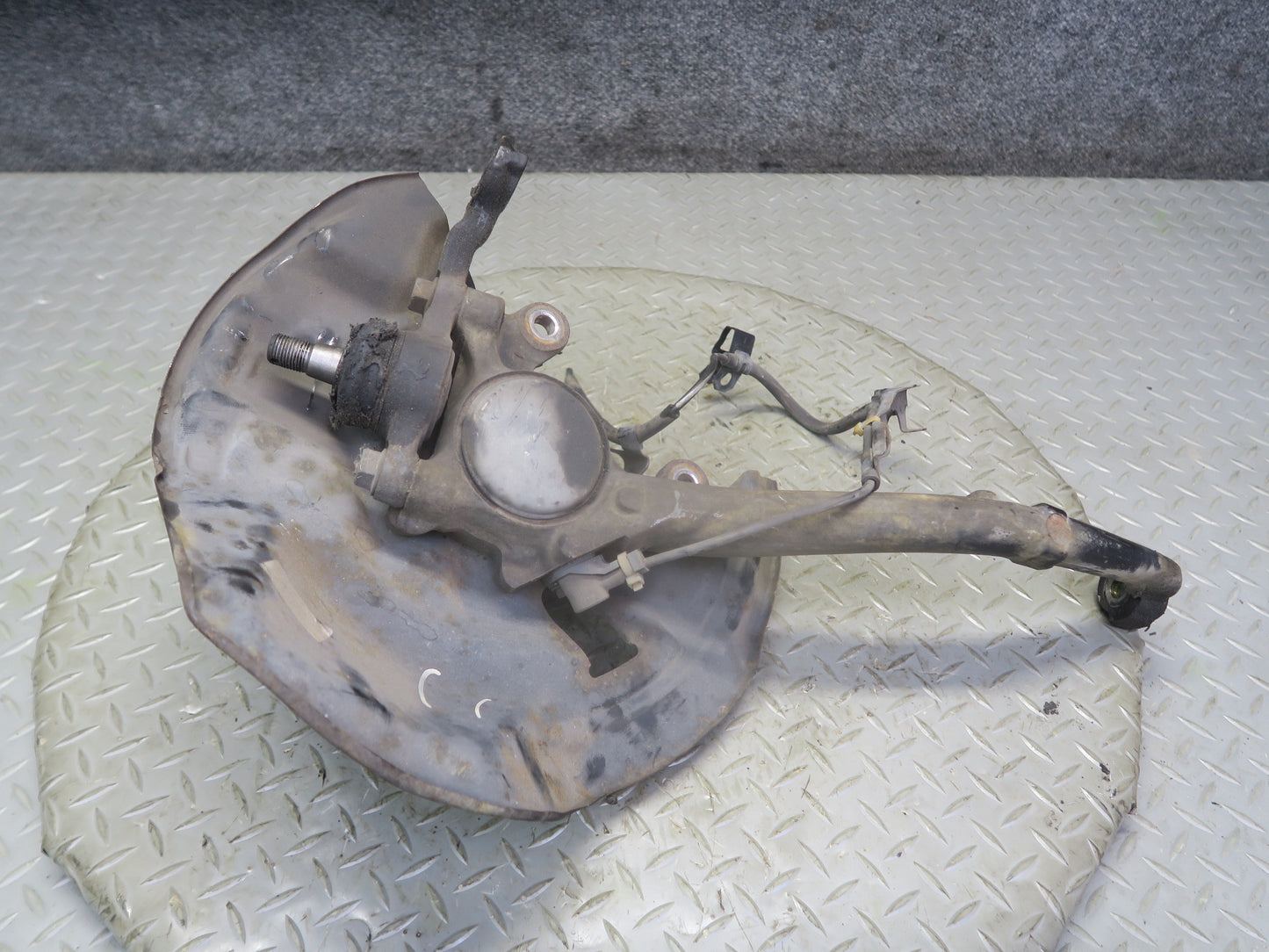 95-97 Toyota Celsior Lexus LS400 UCF20 Front Left Knuckle Wheel Hub Bearing OEM