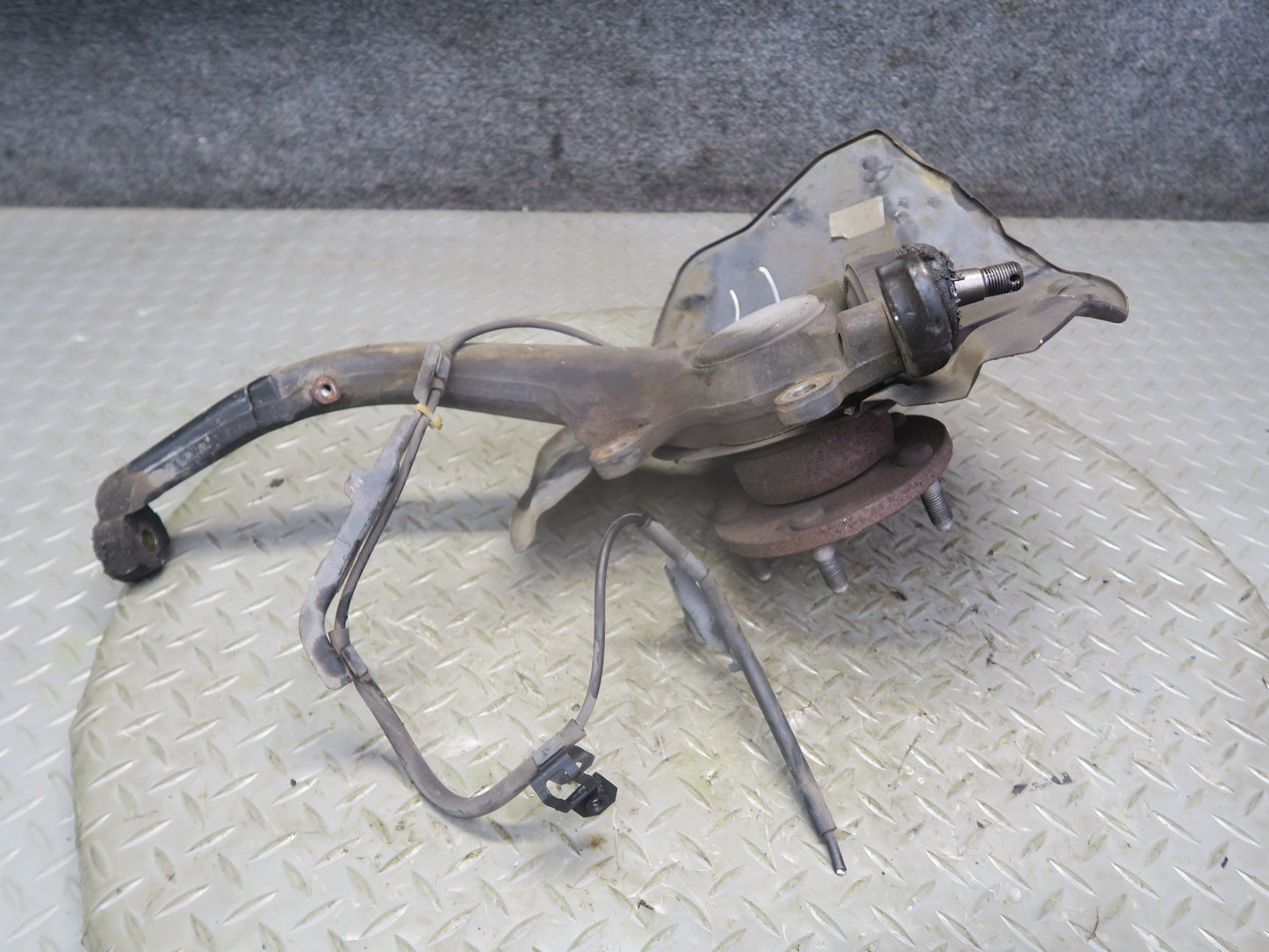 95-97 Toyota Celsior Lexus LS400 UCF20 Front Left Knuckle Wheel Hub Bearing OEM