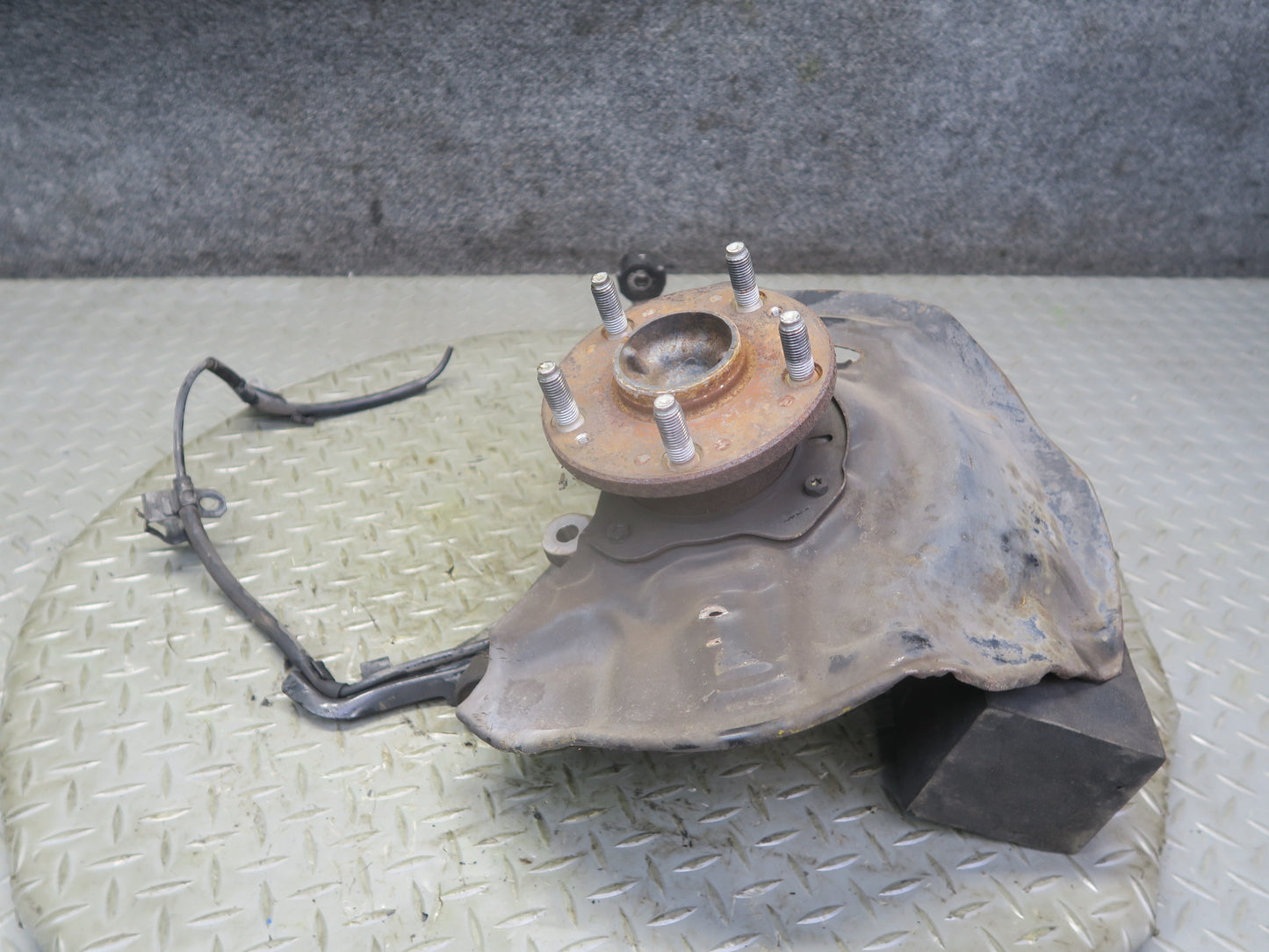 95-97 Toyota Celsior Lexus LS400 UCF20 Front Right Knuckle Wheel Hub Bearing OEM