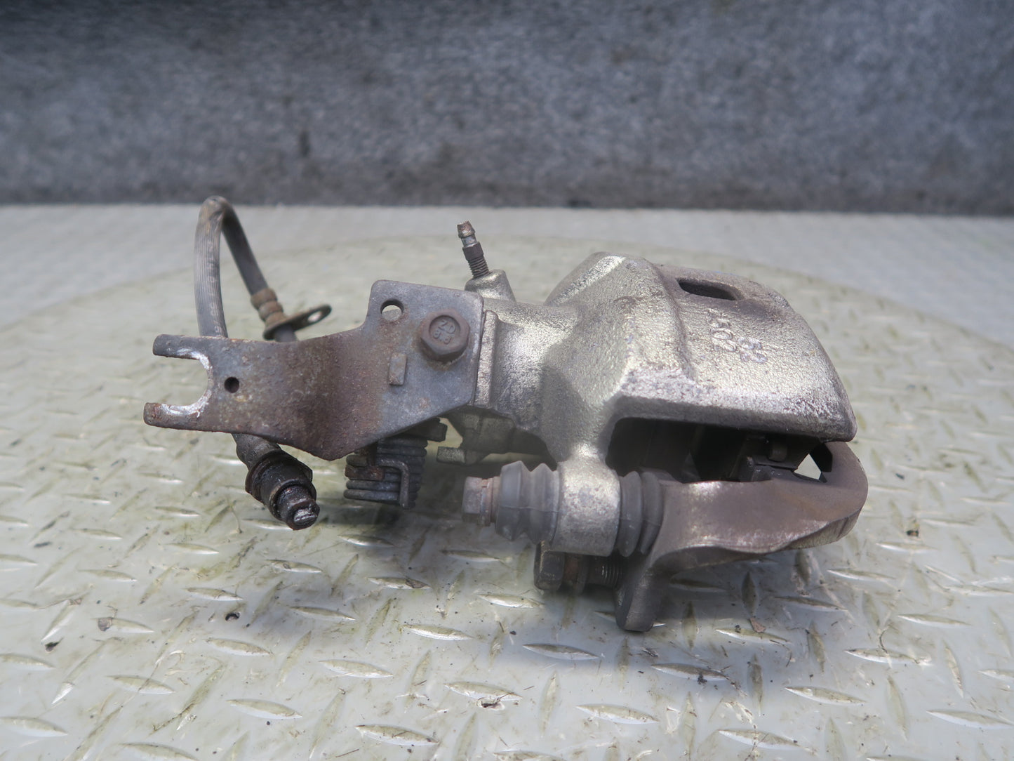 00-02 Toyota MR2 Spyder ZZW30L Set of 2 Rear Left & Right Brake Caliper OEM