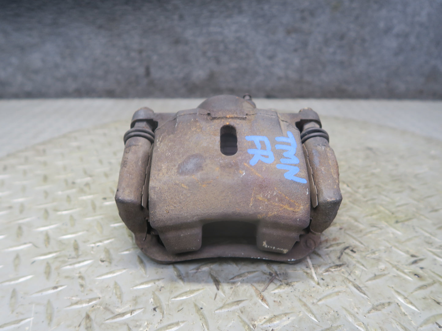 00-05 Toyota MR2 Spyder ZZW30L Set of 2 Front Left & Right Brake Caliper OEM