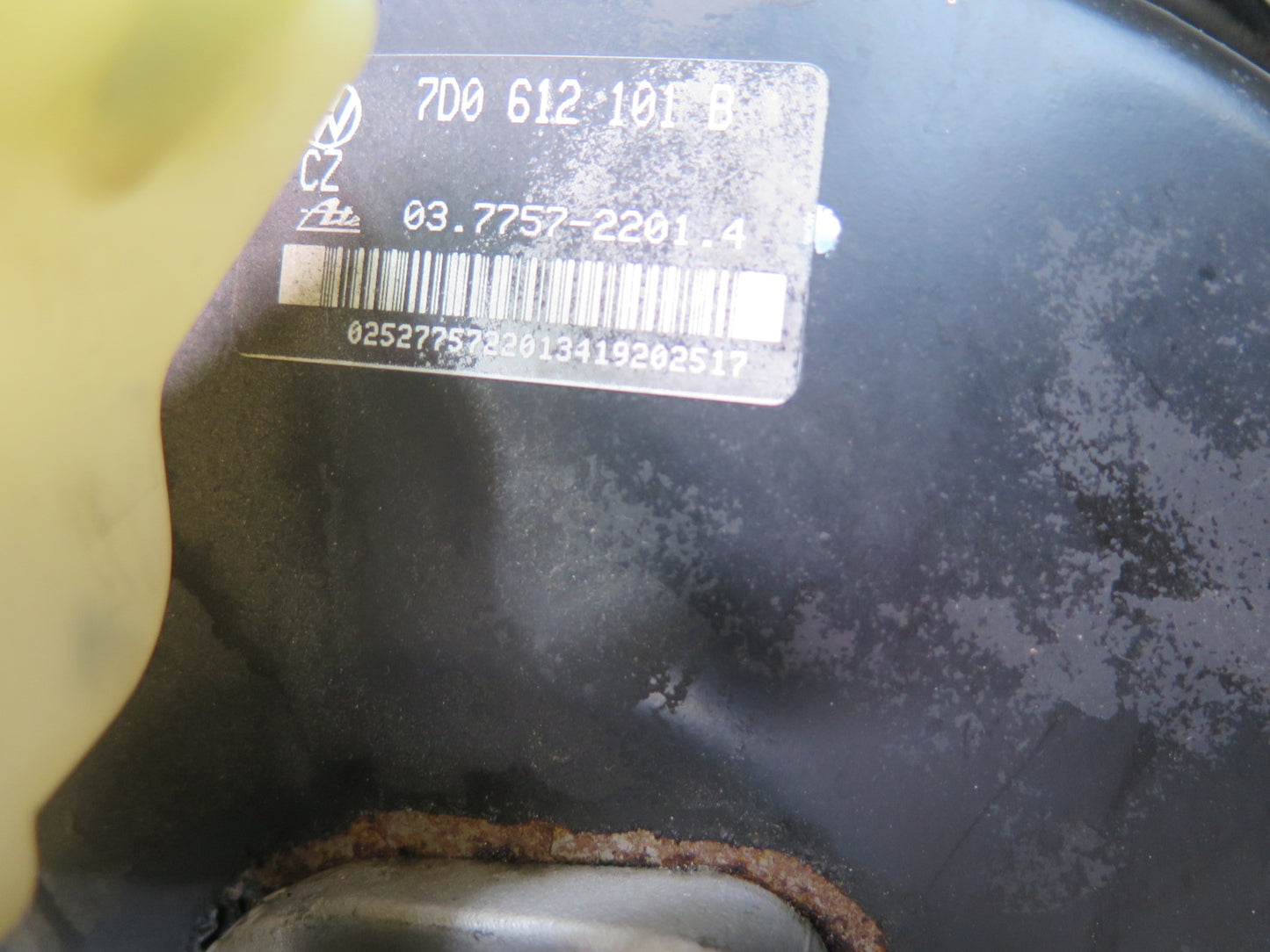 99-03 VW Eurovan T4 2.8L Brake Master Cylinder Booster Fluid Reservoir OEM