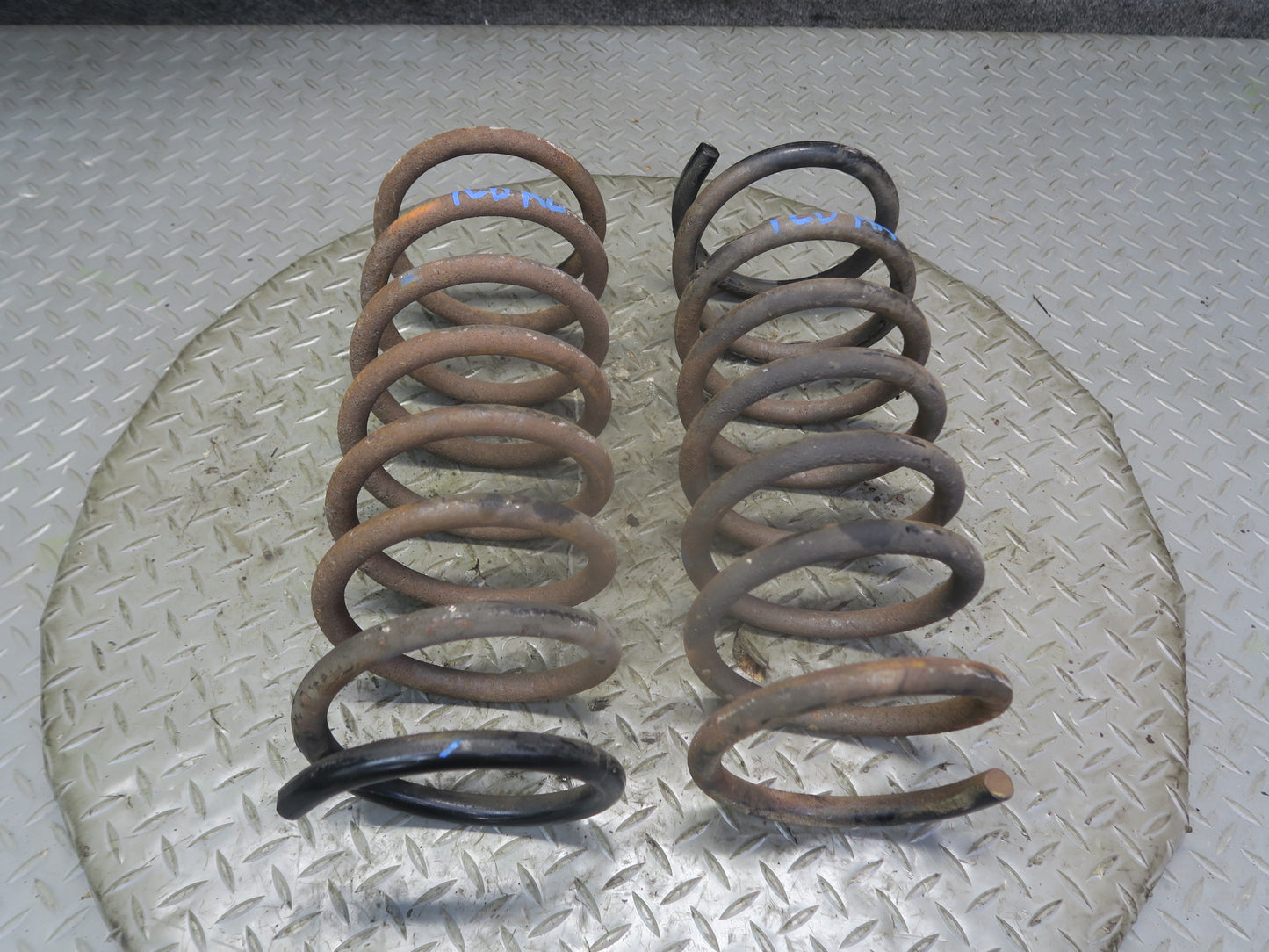 84-86 Toyota Cressida MX73 Sedan Set of 2 Rear Left & Right Coil Spring 45K OEM