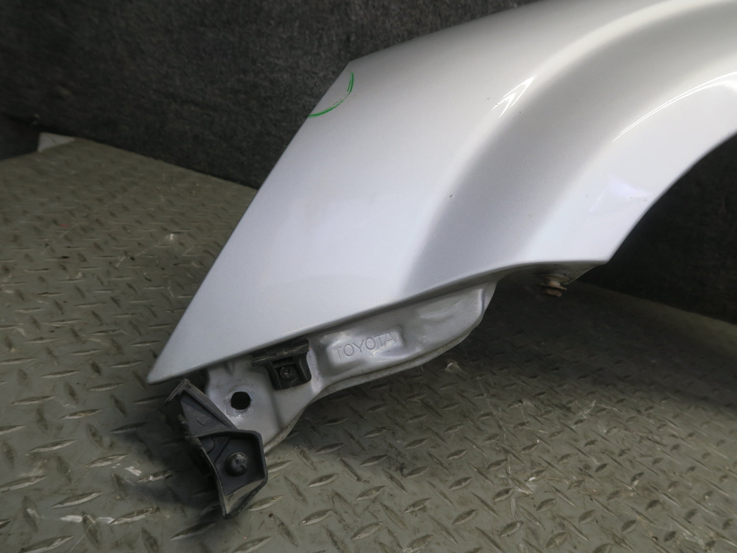 00-05 Toyota MR2 Spyder ZZW30L Front Left Fender Shell Panel Cover Silver OEM