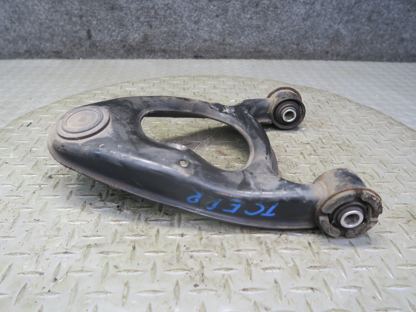 95-97 Toyota Celsior Lexus LS400 Rear Right Upper & Lower Control Arm Set OEM