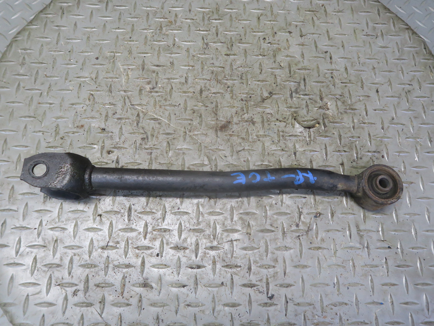 95-97 Toyota Celsior Lexus LS400 Rear Right Upper & Lower Control Arm Set OEM