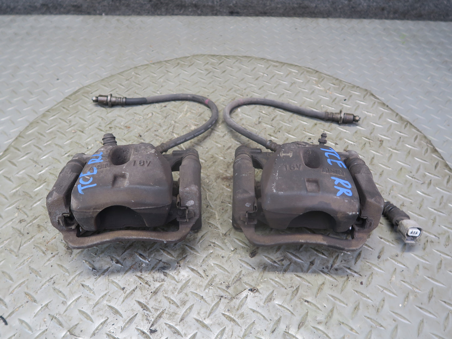 95-97 Toyota Celsior Lexus LS400 UCF20 Rear Left & Right Brake Caliper Set OEM