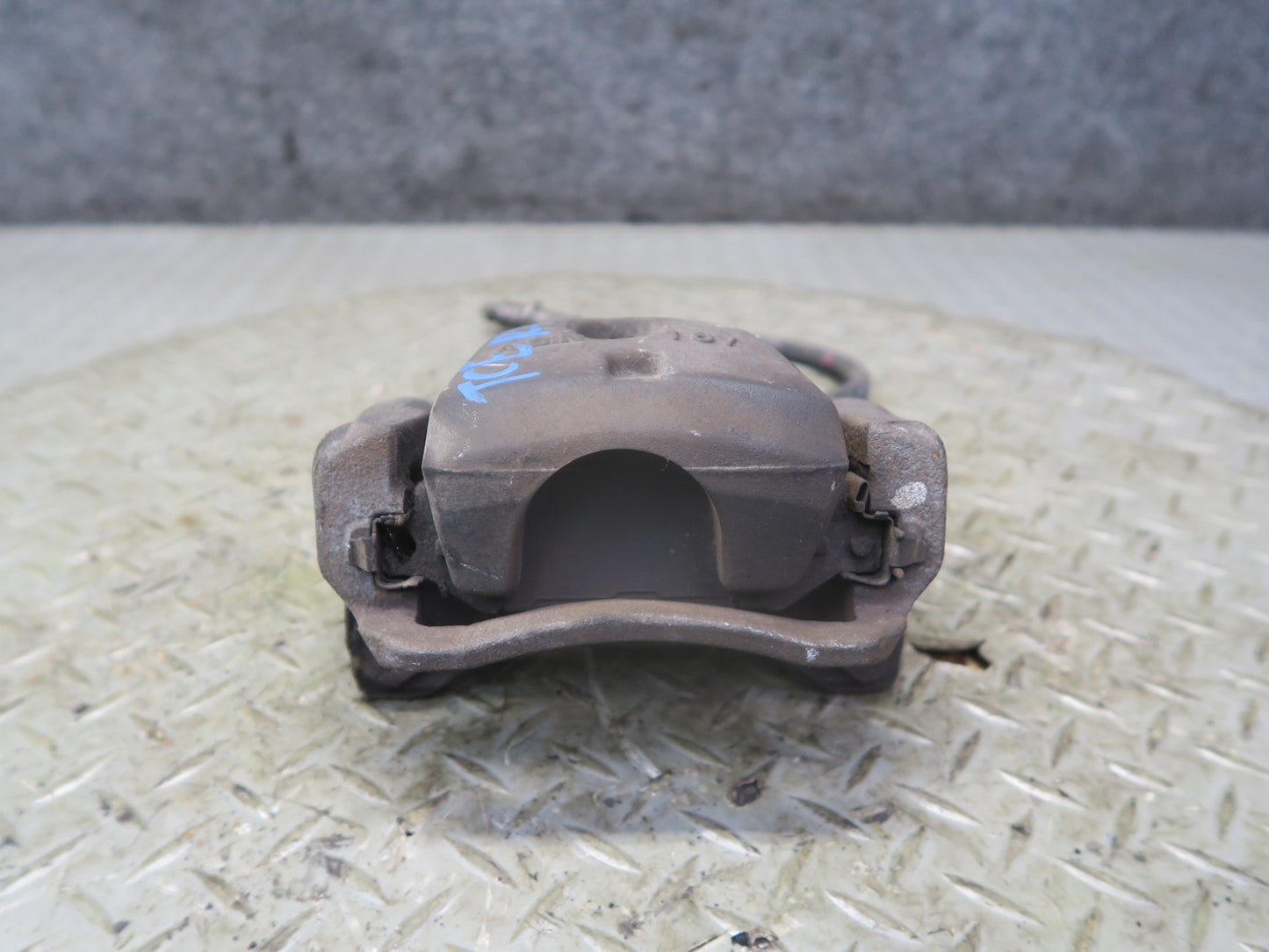 95-97 Toyota Celsior Lexus LS400 UCF20 Rear Left & Right Brake Caliper Set OEM