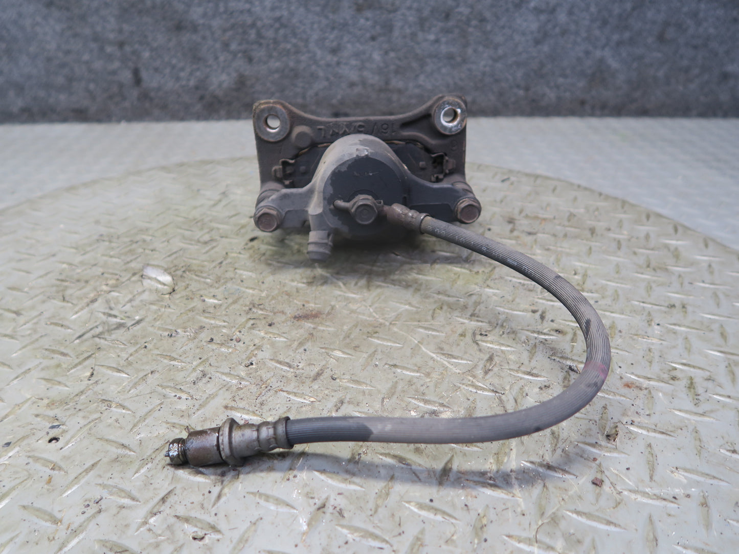 95-97 Toyota Celsior Lexus LS400 UCF20 Rear Left & Right Brake Caliper Set OEM