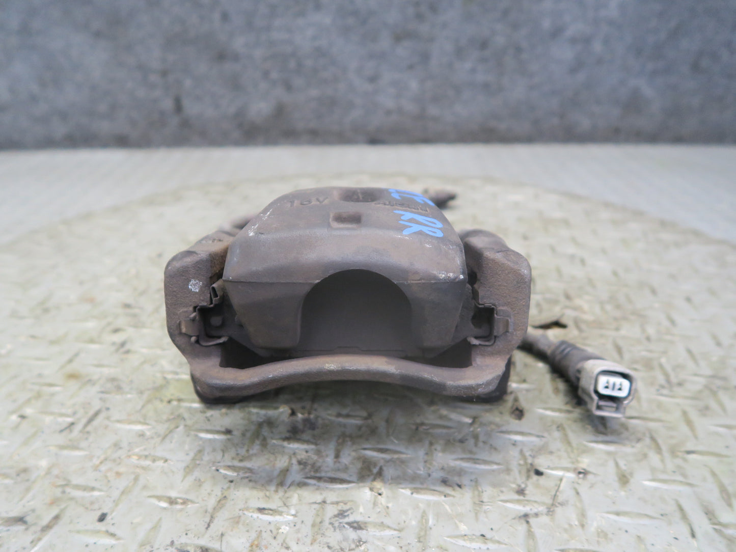 95-97 Toyota Celsior Lexus LS400 UCF20 Rear Left & Right Brake Caliper Set OEM