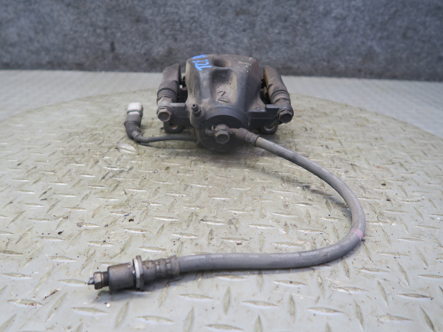 95-97 Toyota Celsior Lexus LS400 UCF20 Rear Left & Right Brake Caliper Set OEM