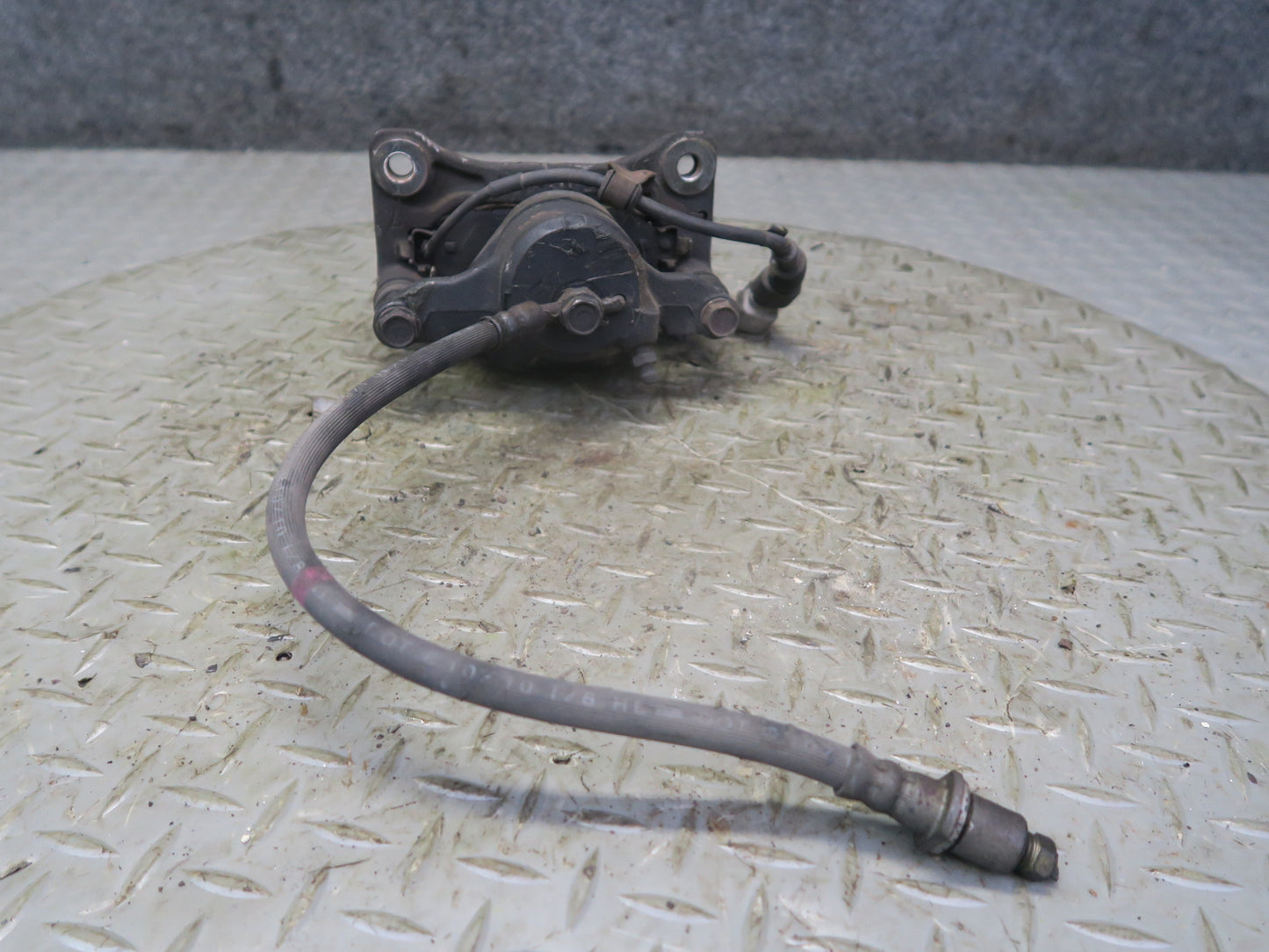 95-97 Toyota Celsior Lexus LS400 UCF20 Rear Left & Right Brake Caliper Set OEM