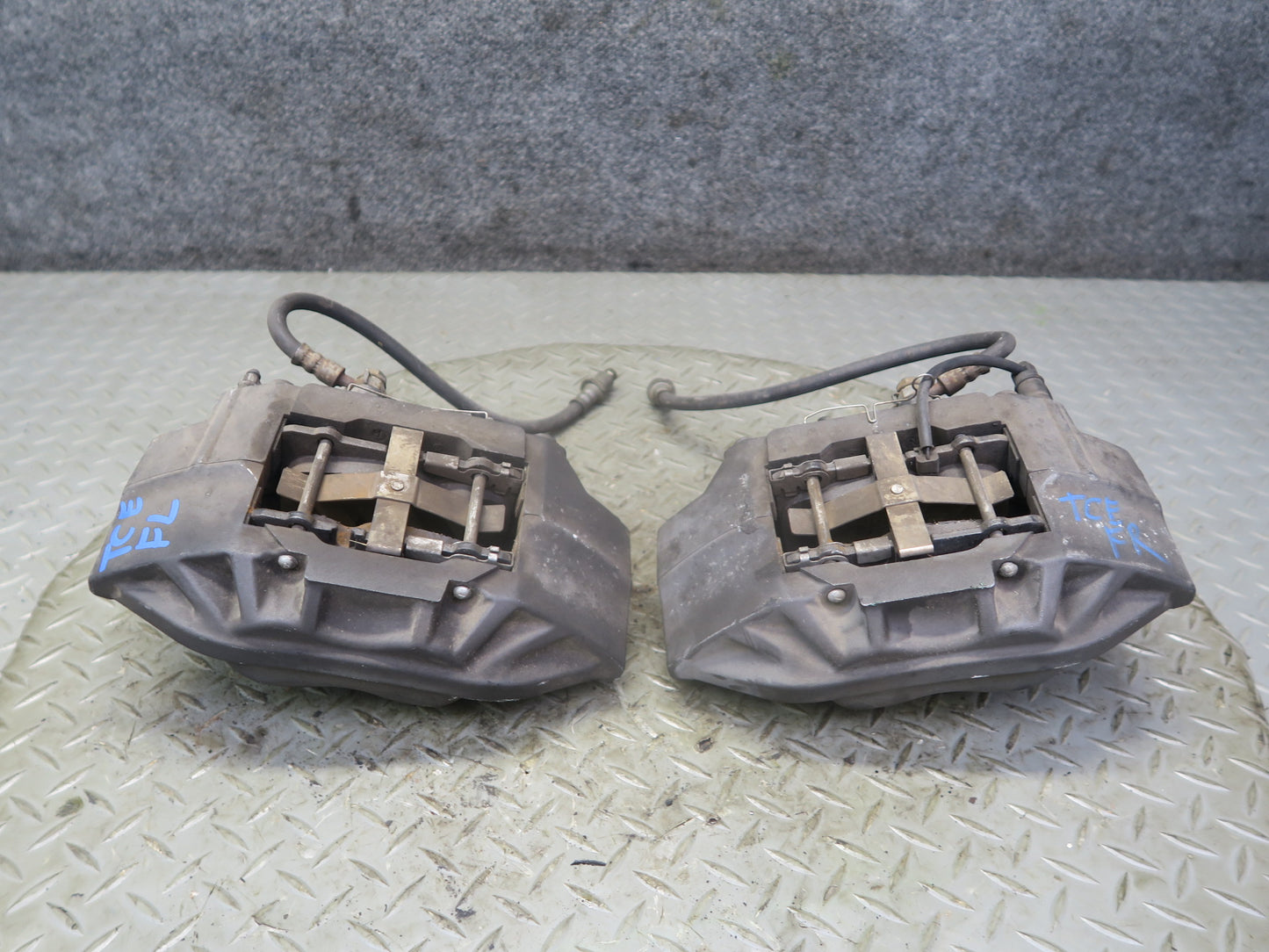 95-00 Toyota Celsior Lexus LS400 Front Left Right Brake Caliper Set Sumitomo OEM