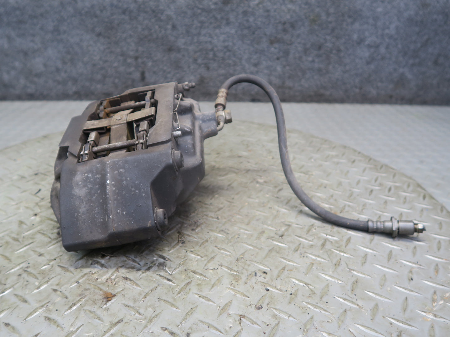 95-00 Toyota Celsior Lexus LS400 Front Left Right Brake Caliper Set Sumitomo OEM