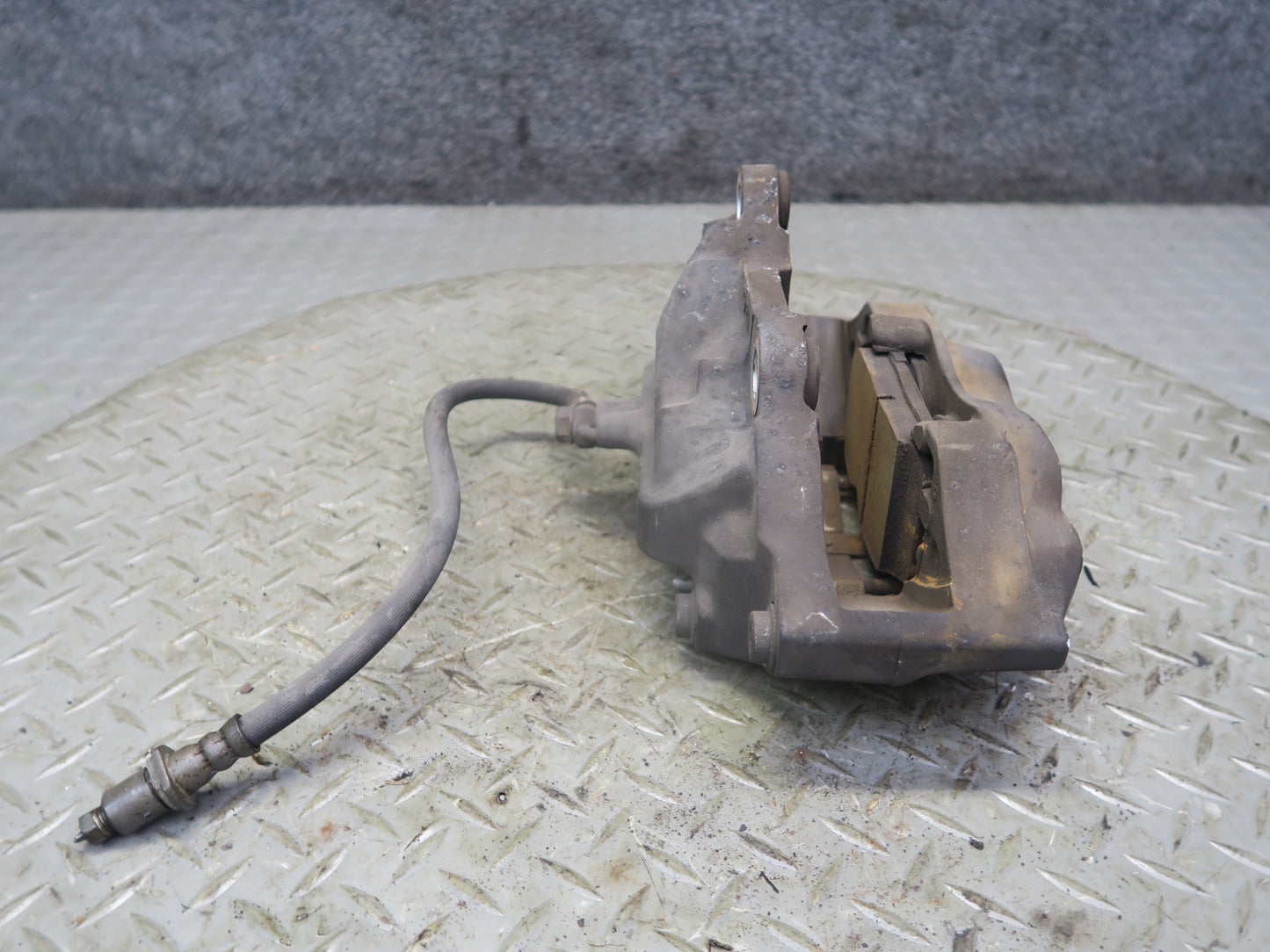 95-00 Toyota Celsior Lexus LS400 Front Left Right Brake Caliper Set Sumitomo OEM