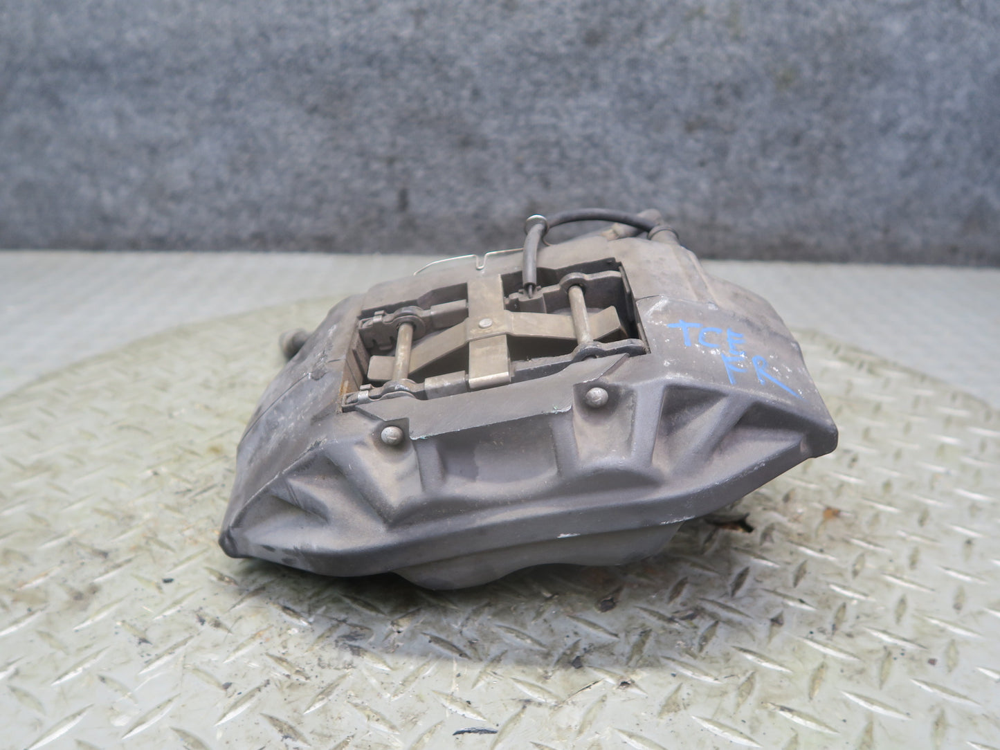 95-00 Toyota Celsior Lexus LS400 Front Left Right Brake Caliper Set Sumitomo OEM