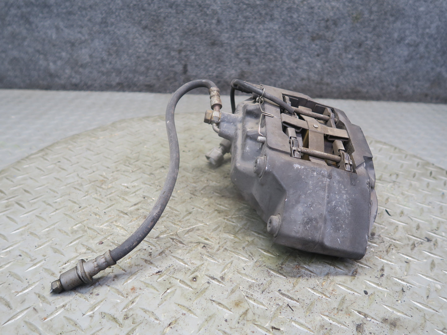 95-00 Toyota Celsior Lexus LS400 Front Left Right Brake Caliper Set Sumitomo OEM