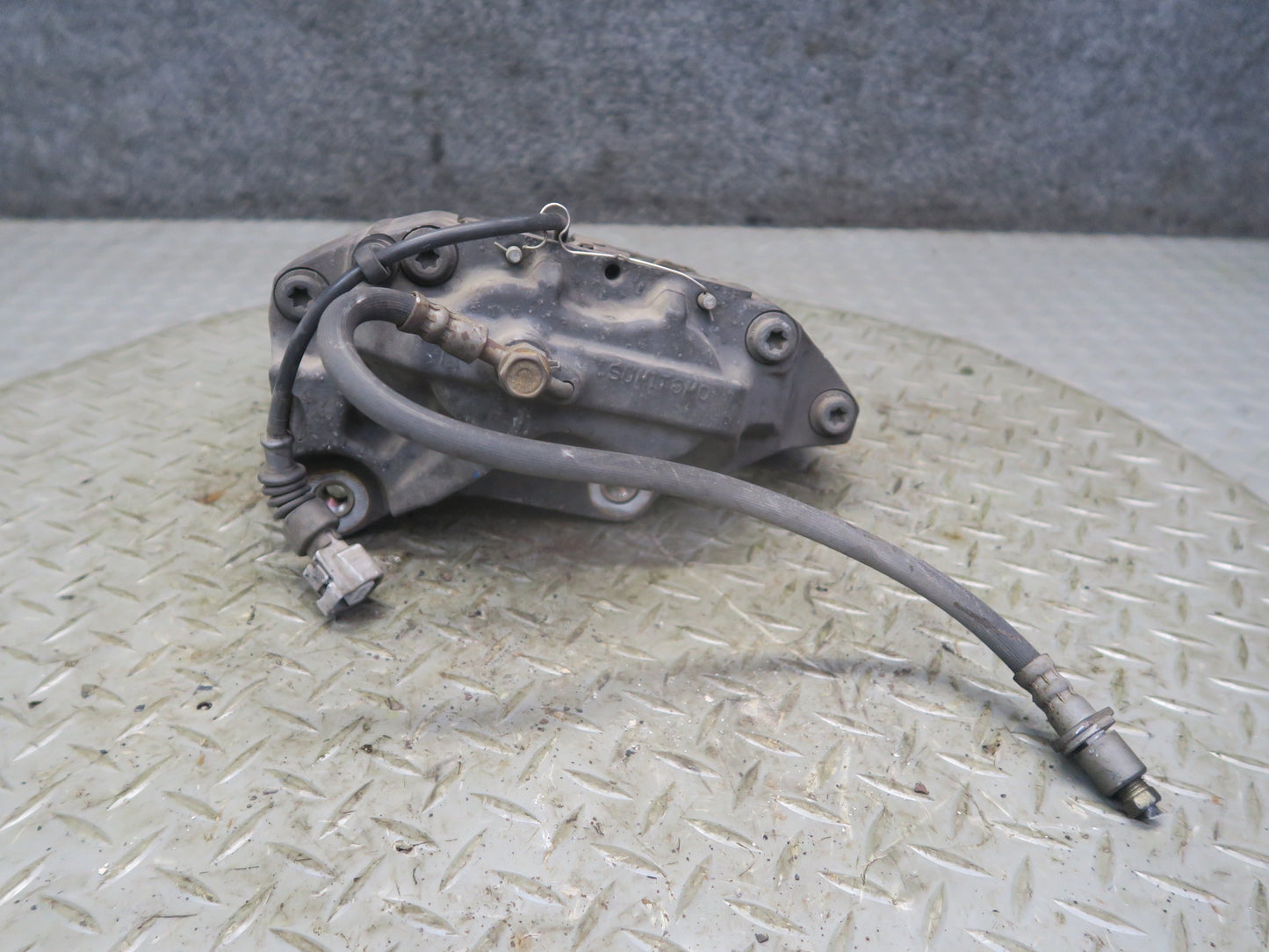 95-00 Toyota Celsior Lexus LS400 Front Left Right Brake Caliper Set Sumitomo OEM