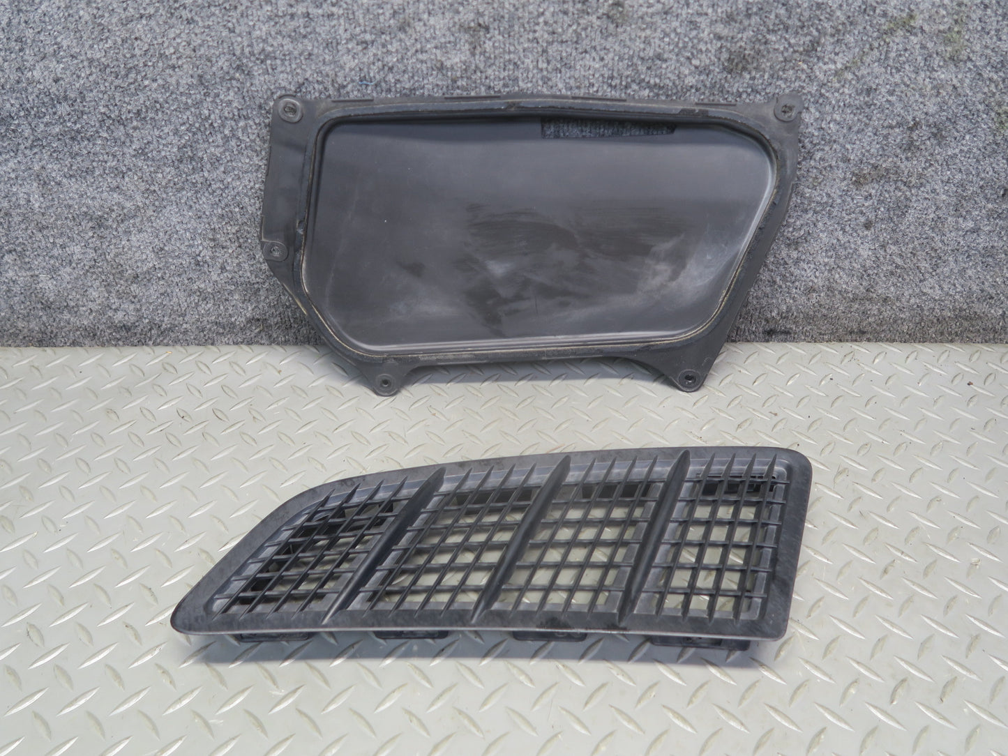 2012-2020 Mercedes R172 SLK SLC Hood Left Side Vent Grille W/ Lower Cover Set