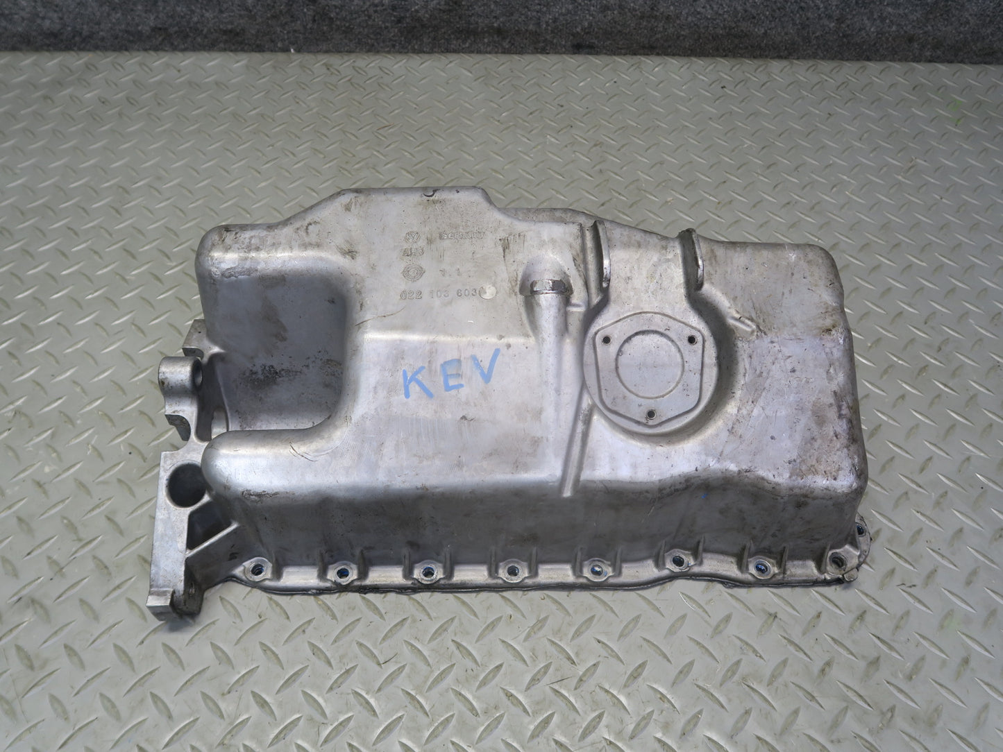 01-03 Volkswagen VW Eurovan T4 2.8L AXK Engine Oil Pan 022103603 OEM