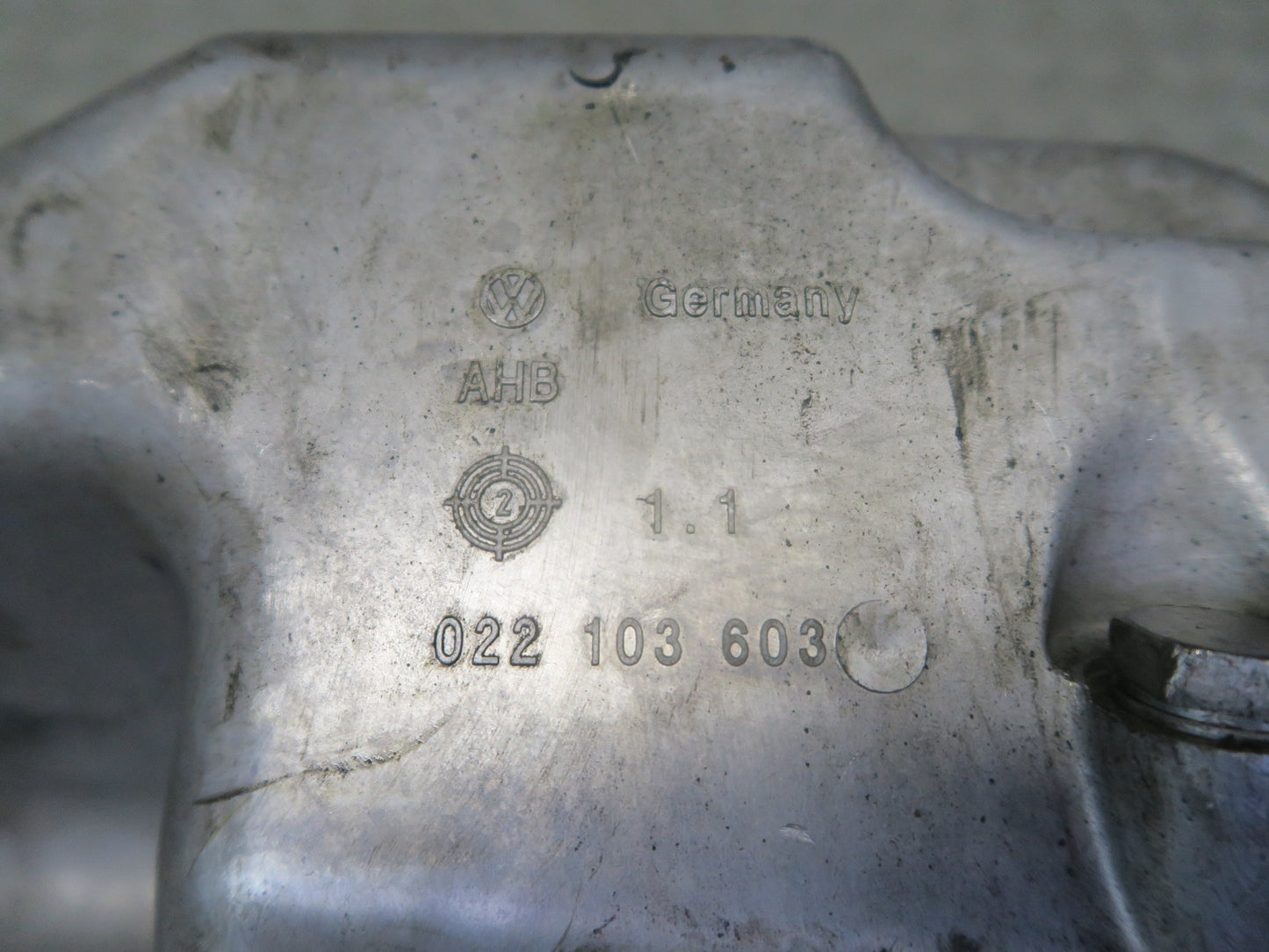 01-03 Volkswagen VW Eurovan T4 2.8L AXK Engine Oil Pan 022103603 OEM