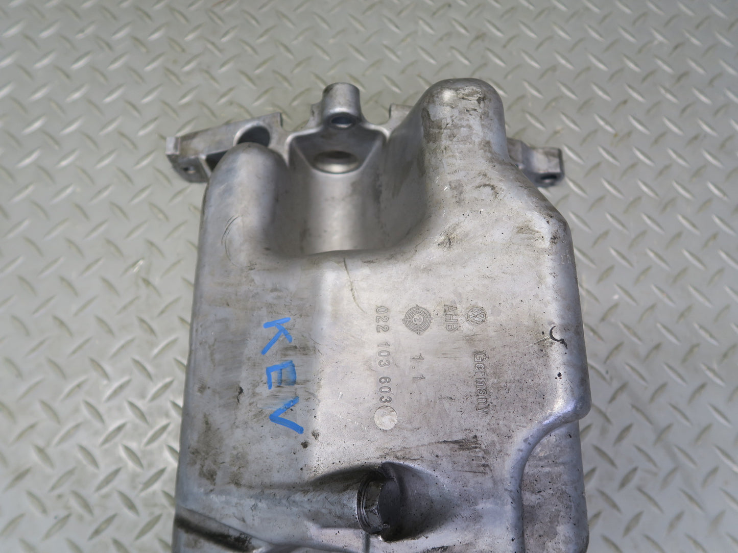 01-03 Volkswagen VW Eurovan T4 2.8L AXK Engine Oil Pan 022103603 OEM