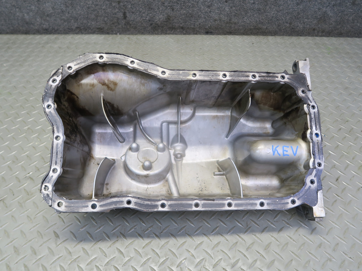 01-03 Volkswagen VW Eurovan T4 2.8L AXK Engine Oil Pan 022103603 OEM