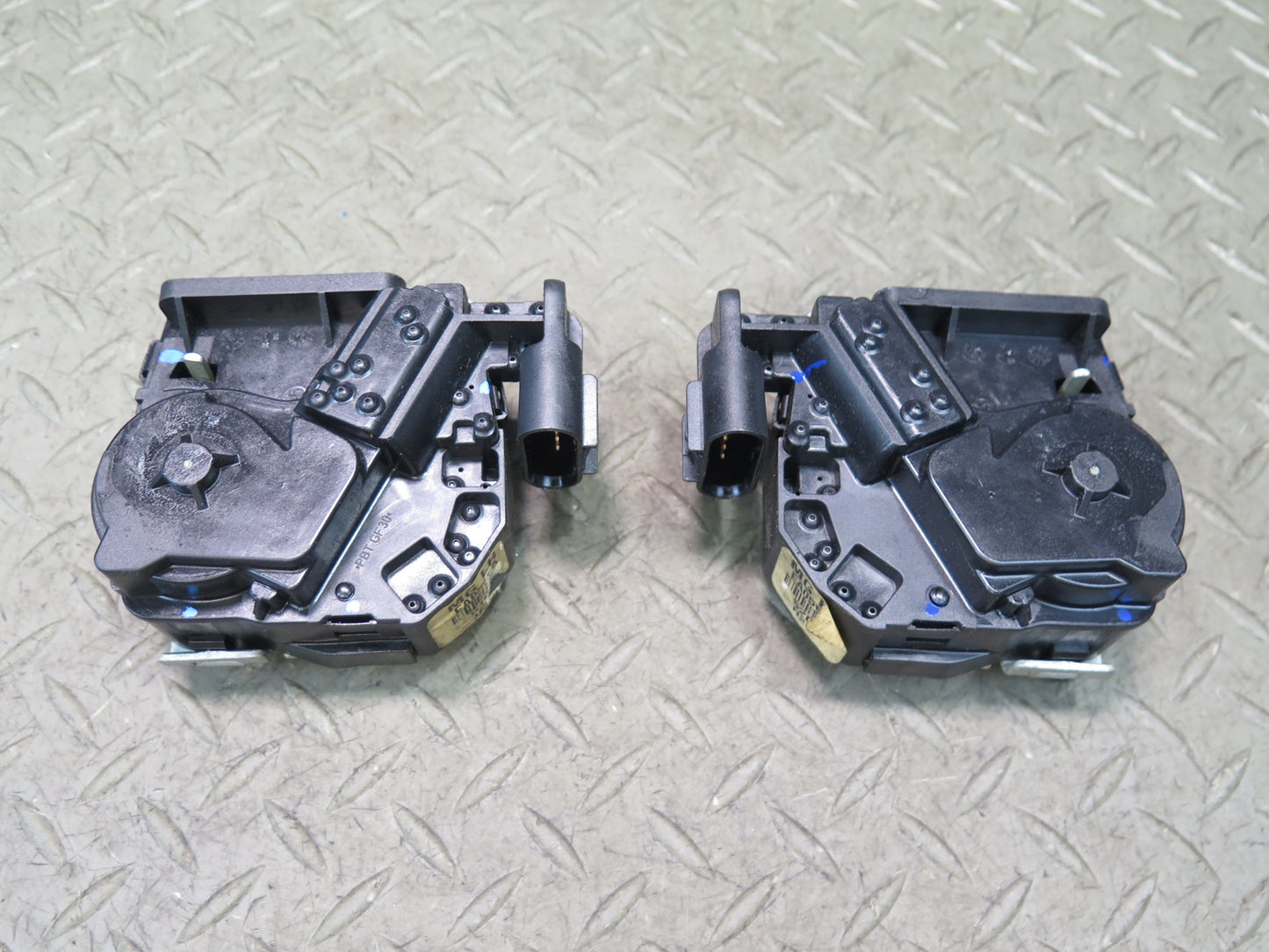 2005-2009 Hummer H2 SUT Rear Right & Left Side Window Lock Actuator Set