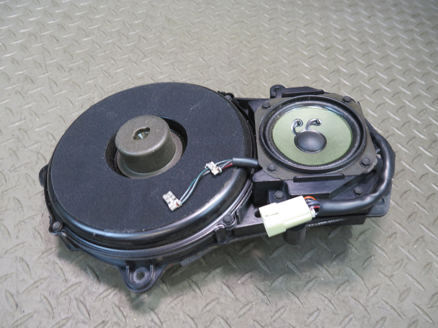 97-04 Chevrolet Corvette C5 Convertible Set of 2 Door Bose Speaker 10278959 OEM