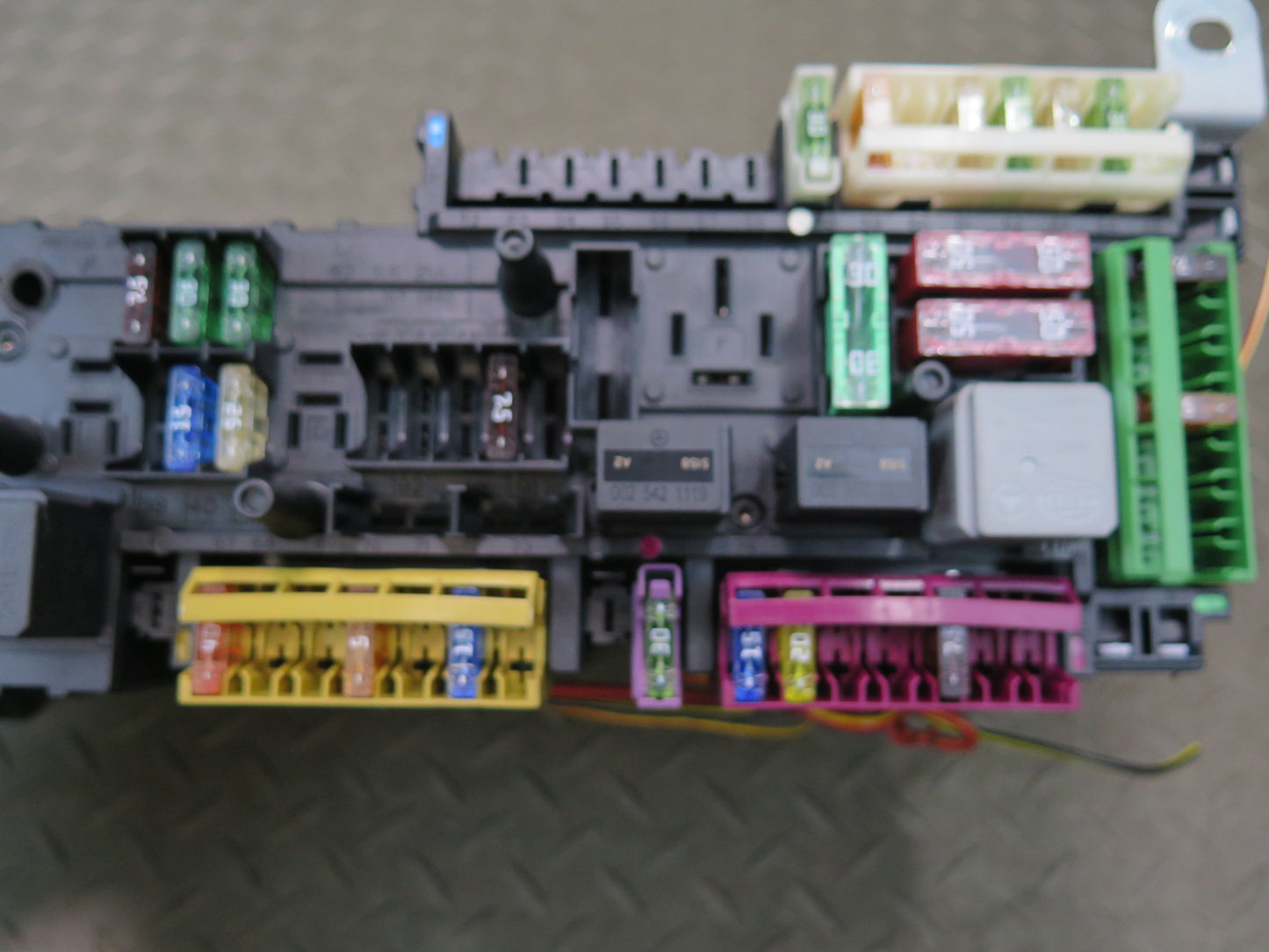 2012-2016 Mercedes R172 SLK Rear SAM Module Relay Fuse Box Assembly A1729002611