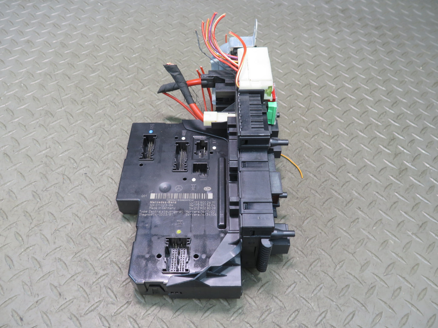 2012-2016 Mercedes R172 SLK Rear SAM Module Relay Fuse Box Assembly A1729002611
