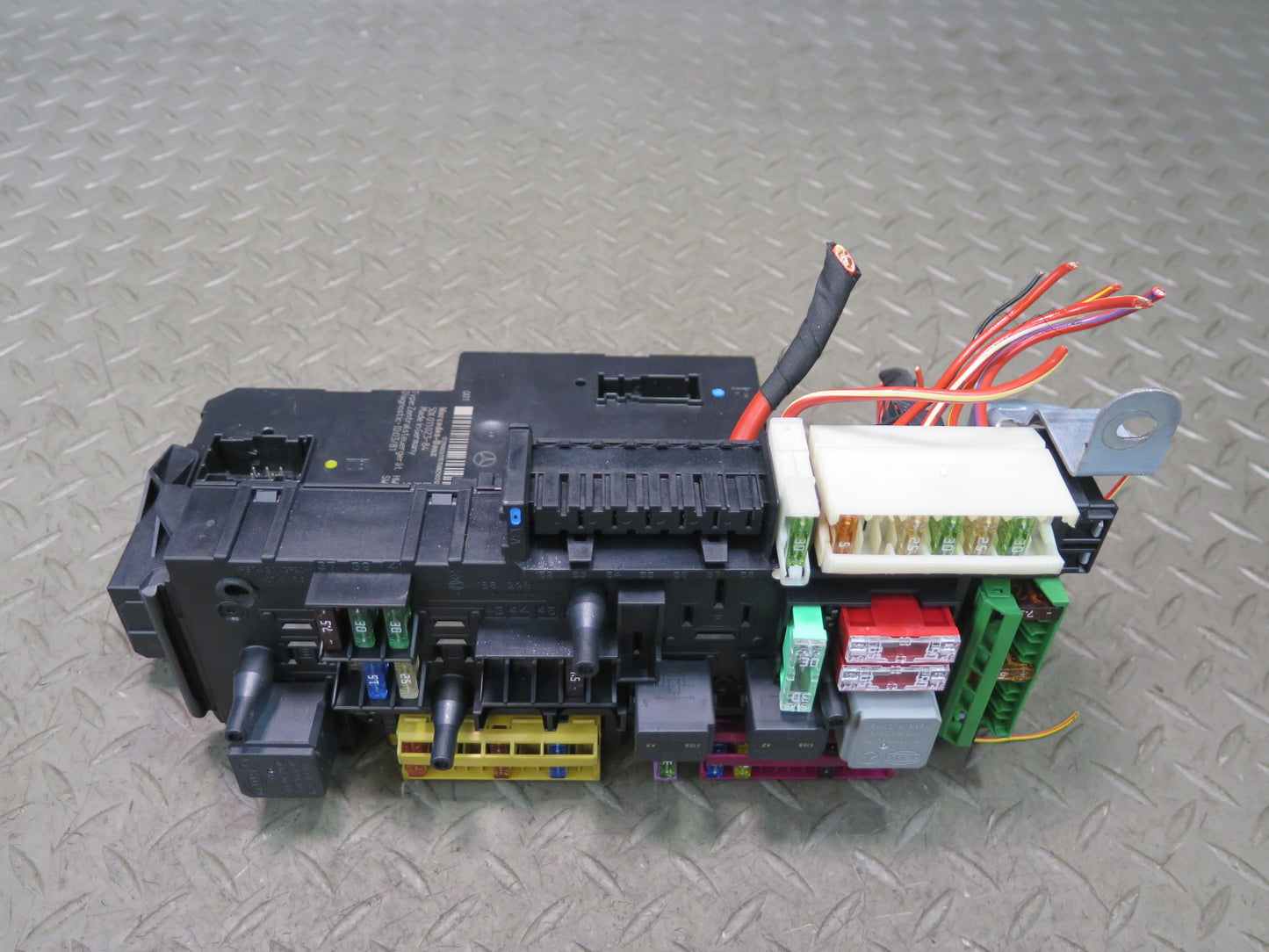 2012-2016 Mercedes R172 SLK Rear SAM Module Relay Fuse Box Assembly A1729002611
