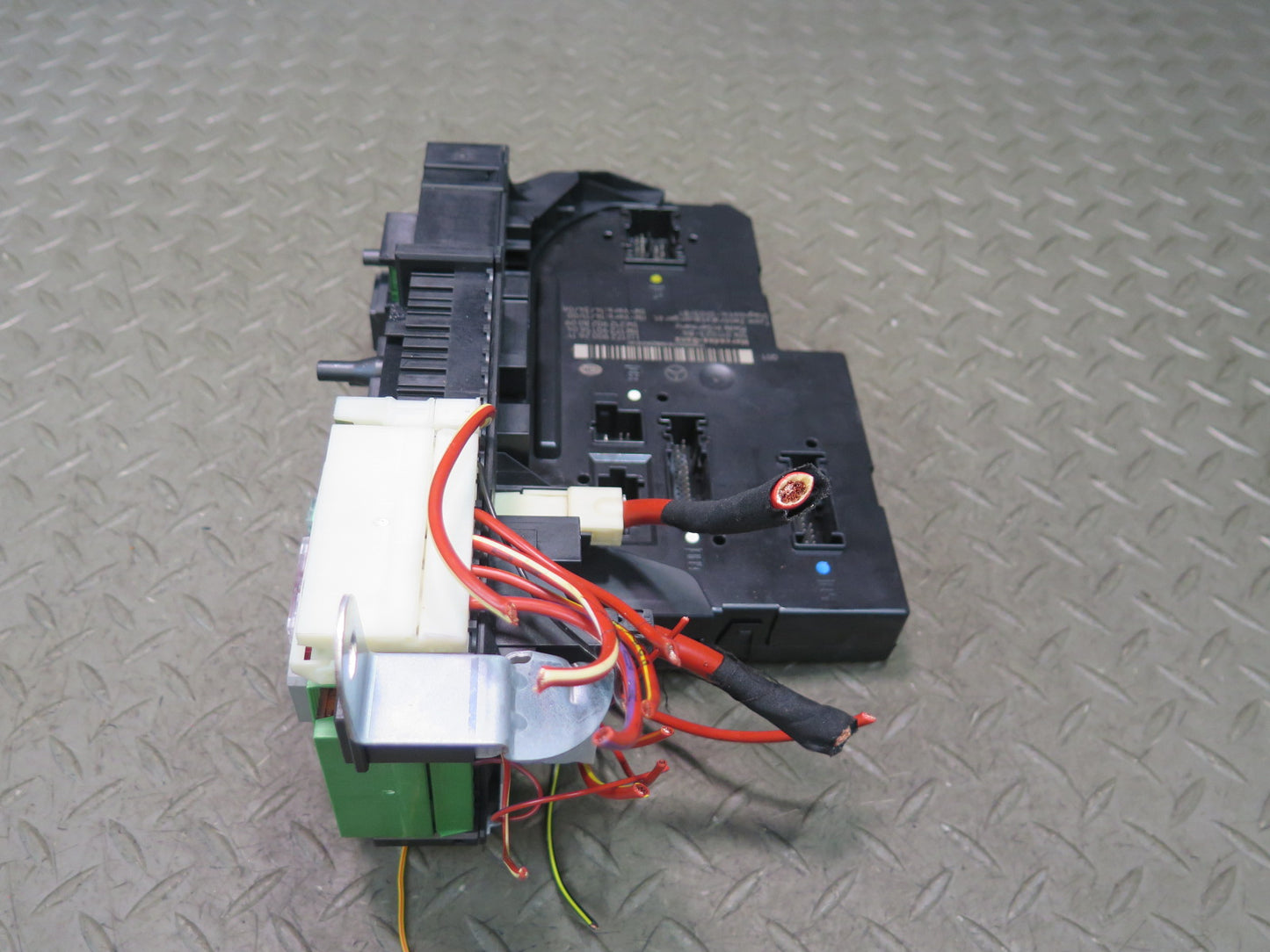 2012-2016 Mercedes R172 SLK Rear SAM Module Relay Fuse Box Assembly A1729002611