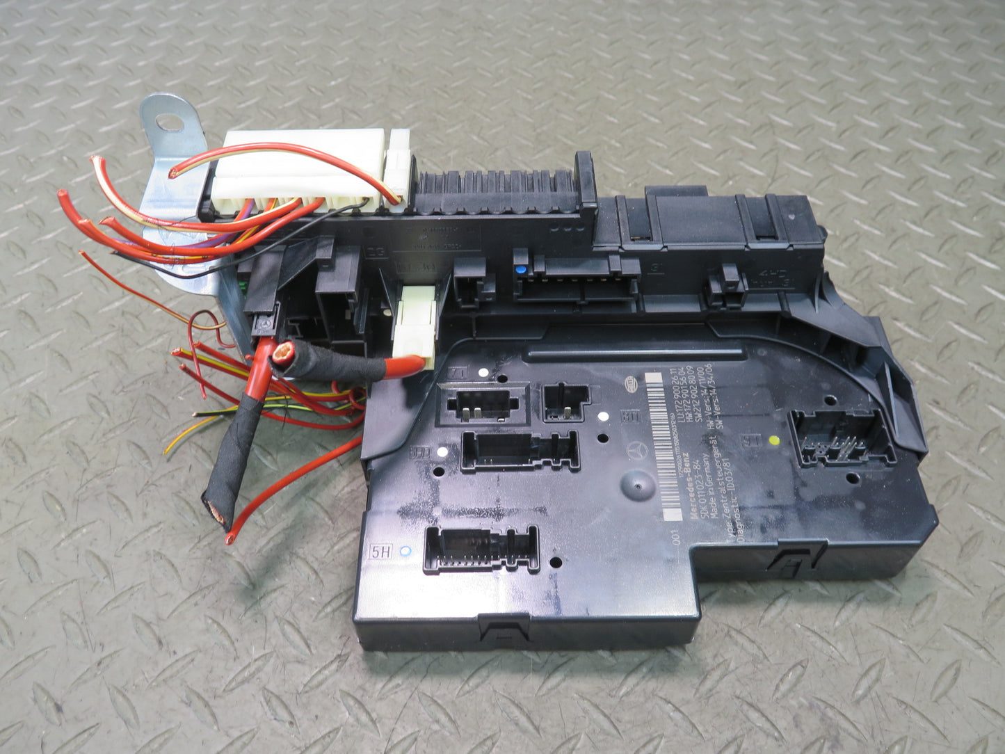 2012-2016 Mercedes R172 SLK Rear SAM Module Relay Fuse Box Assembly A1729002611