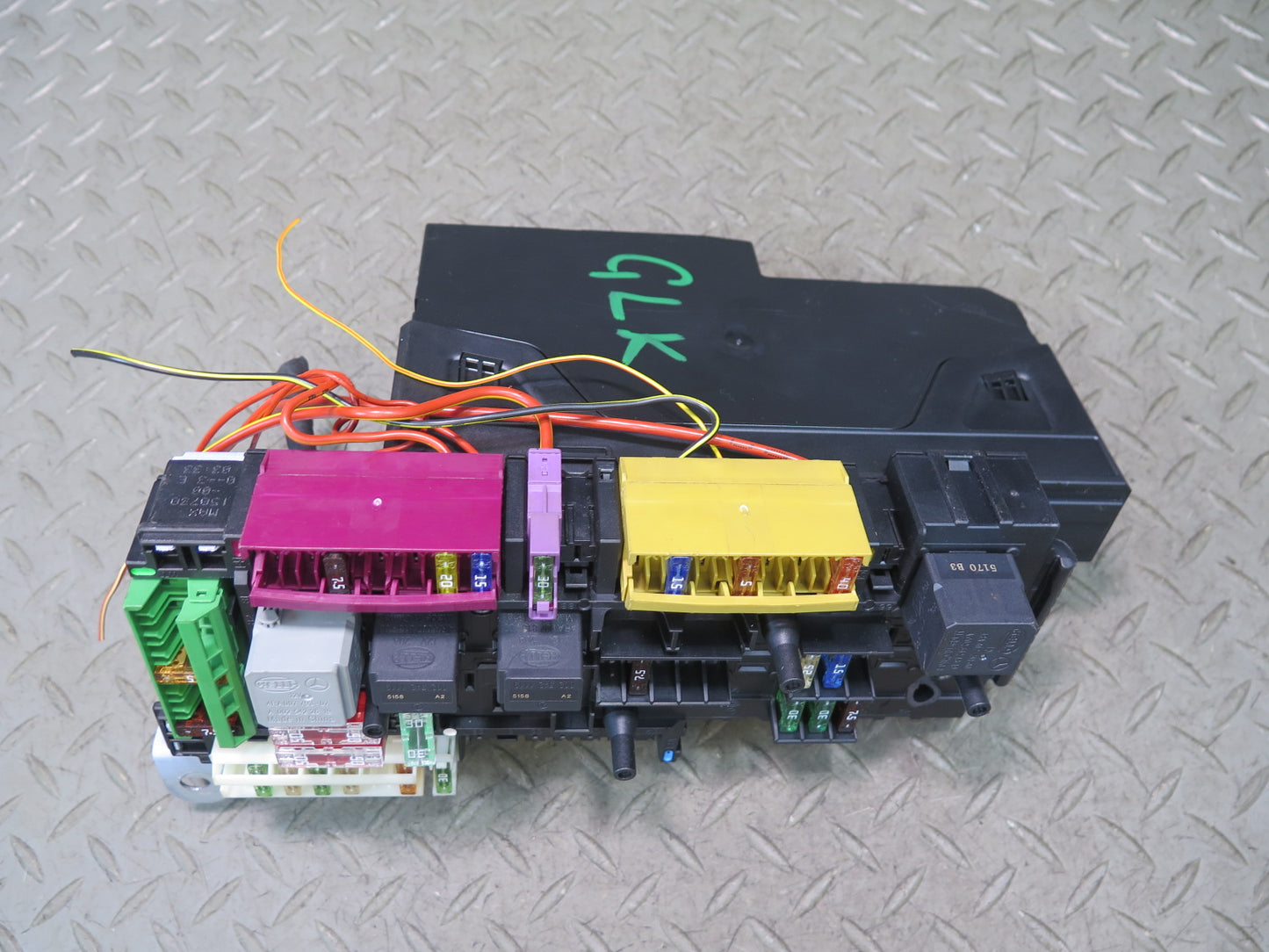 2012-2016 Mercedes R172 SLK Rear SAM Module Relay Fuse Box Assembly A1729002611