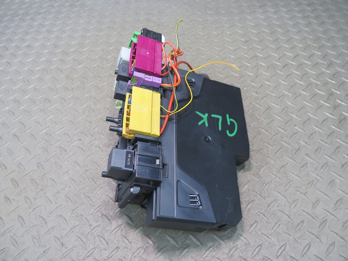2012-2016 Mercedes R172 SLK Rear SAM Module Relay Fuse Box Assembly A1729002611
