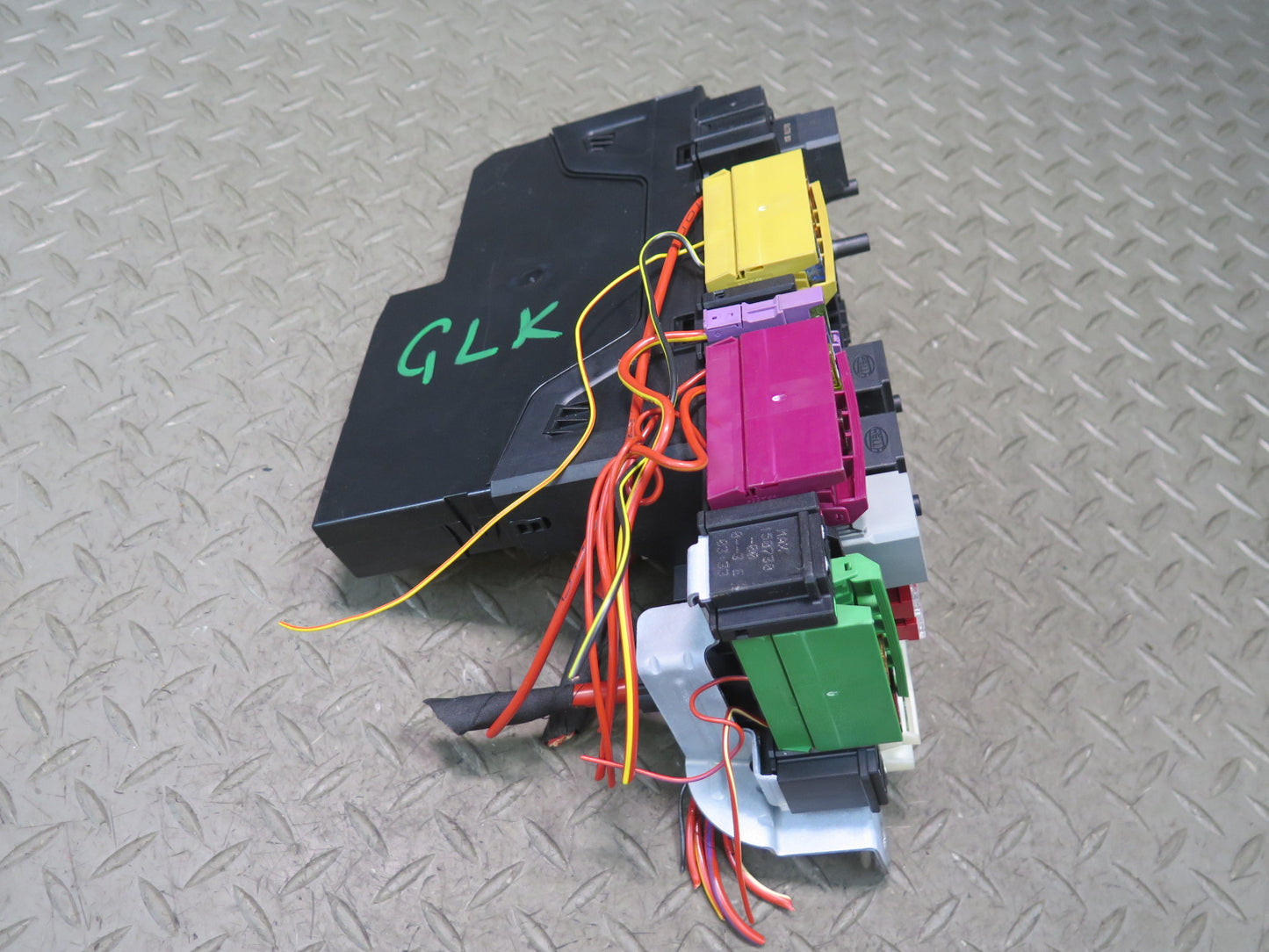 2012-2016 Mercedes R172 SLK Rear SAM Module Relay Fuse Box Assembly A1729002611