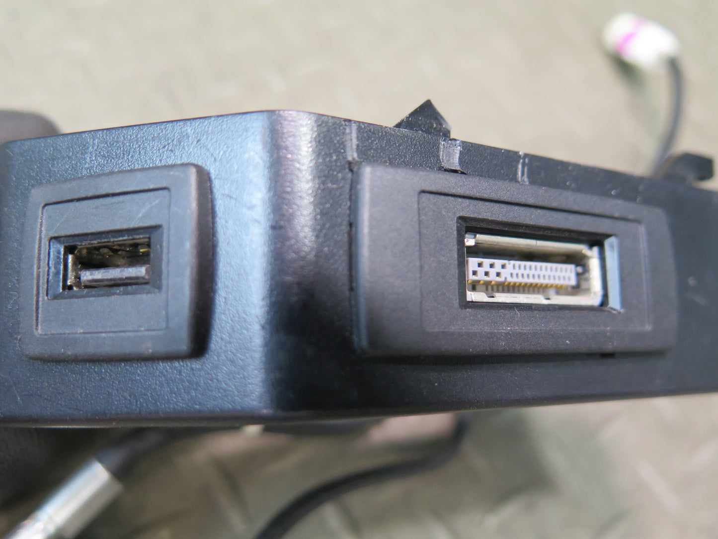 2012-2016 Mercedes R172 SLK Auxiliary Audio USB Port Interface Module