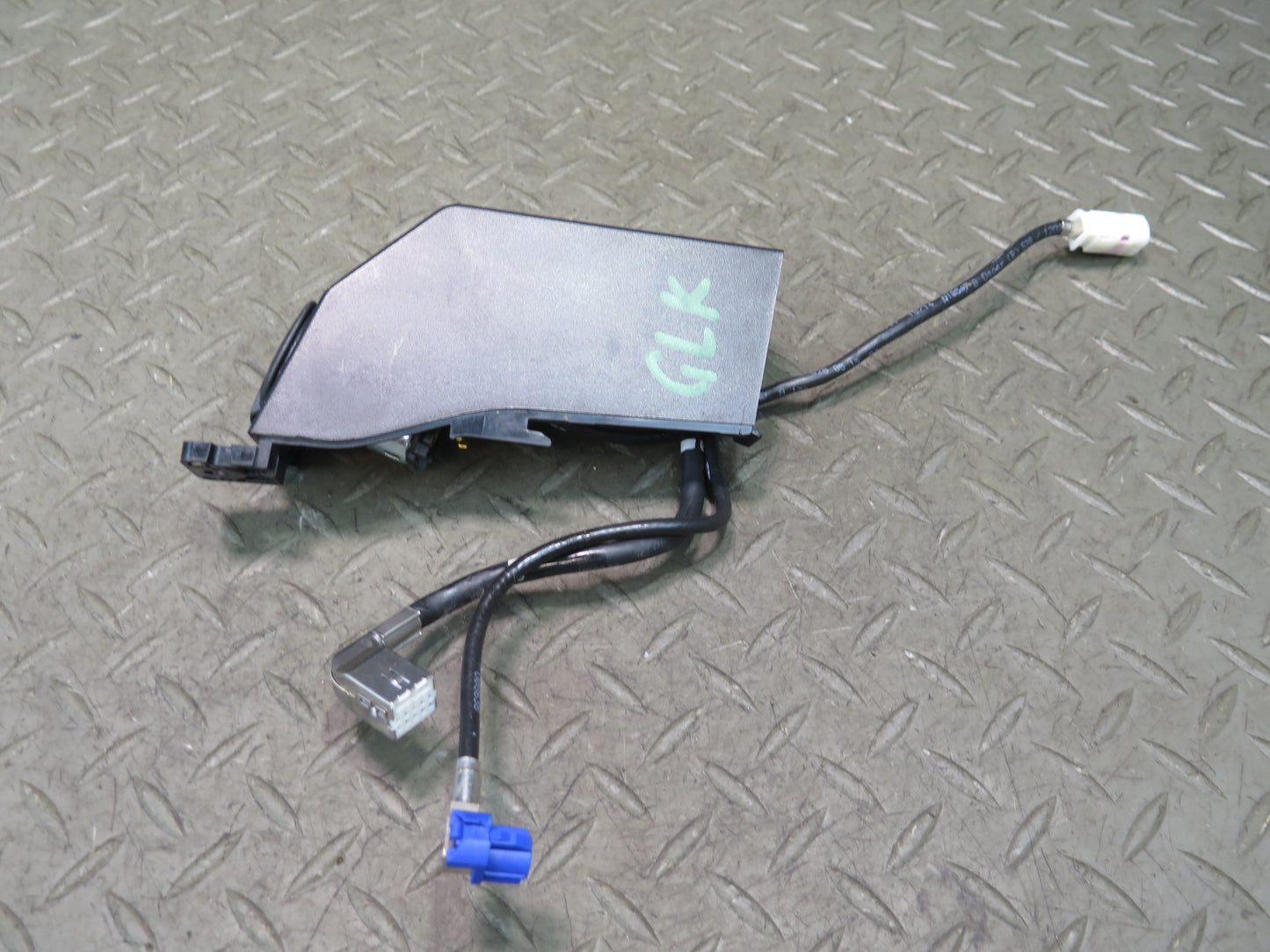 2012-2016 Mercedes R172 SLK Auxiliary Audio USB Port Interface Module