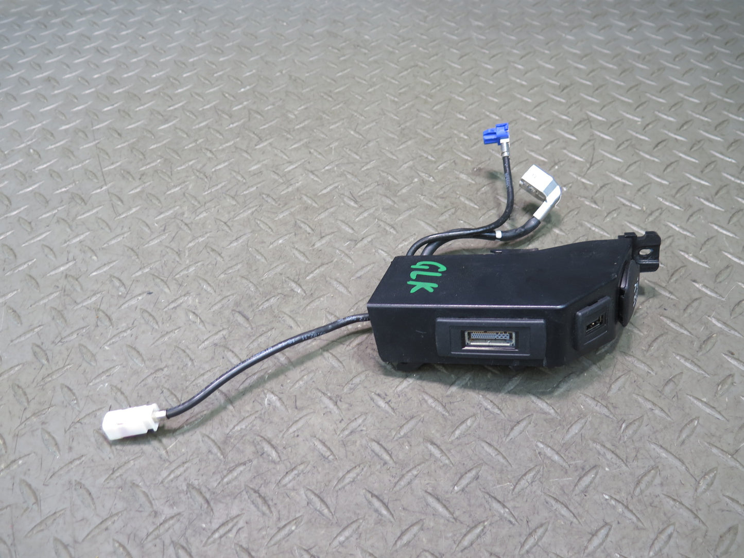 2012-2016 Mercedes R172 SLK Auxiliary Audio USB Port Interface Module